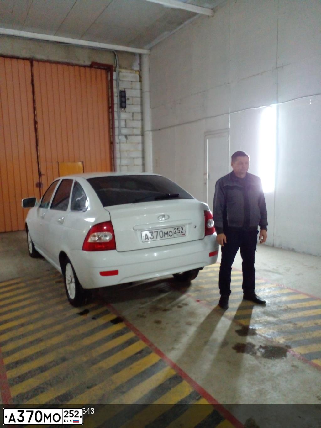 Фото автомобиля LADA 2172 PRIORA, 2009 — госномер А370МО252. Цвет: БЕЛЫЙ