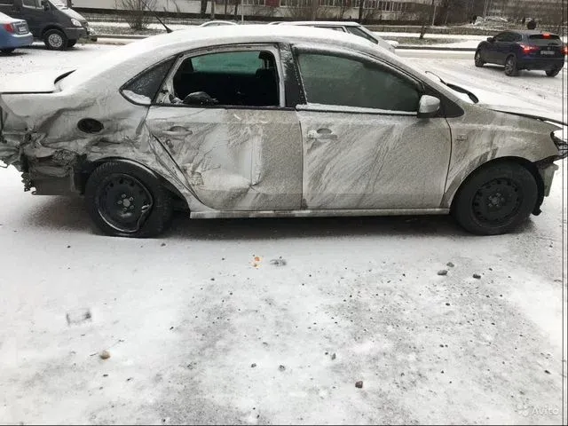 Фото автомобиля VOLKSWAGEN POLO, 2011 — госномер В579УК750. Цвет: Серебристый