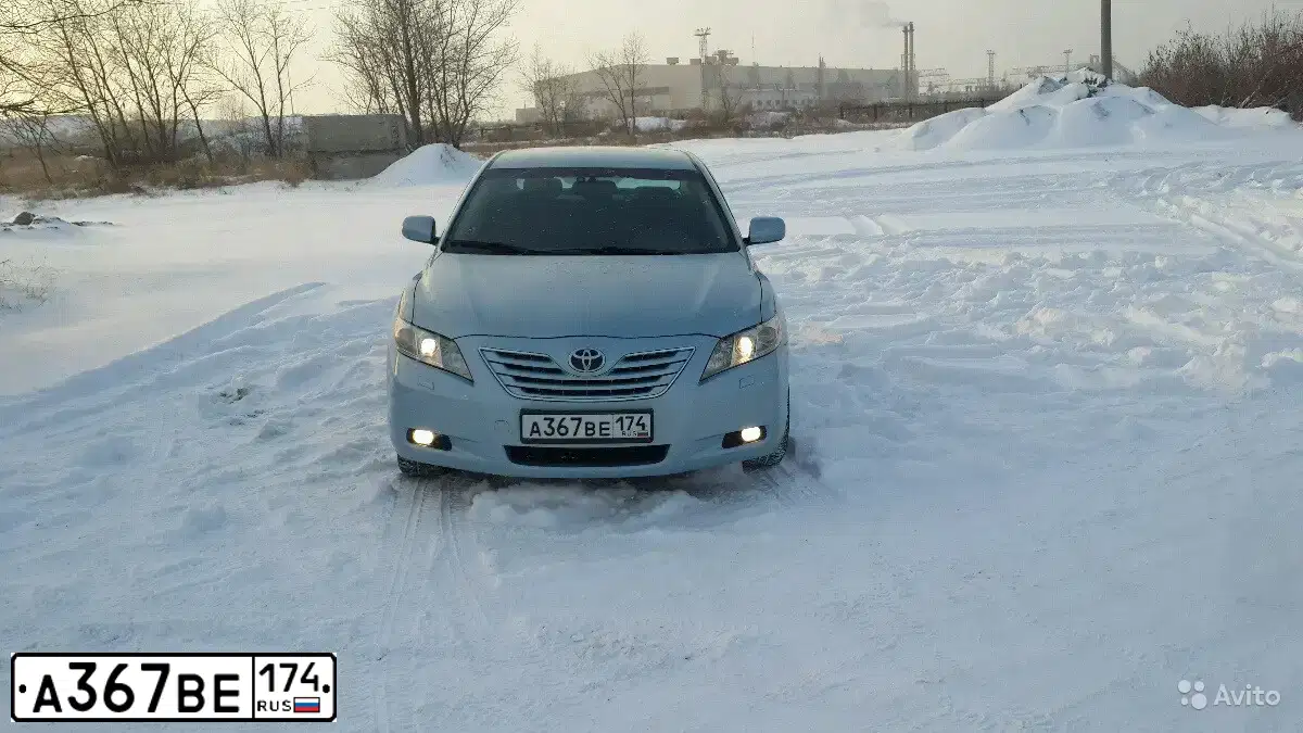 Фото автомобиля TOYOTA CAMRY, 2007 — госномер А367ВЕ174. Цвет: СВЕТЛО-ГОЛУБОЙ