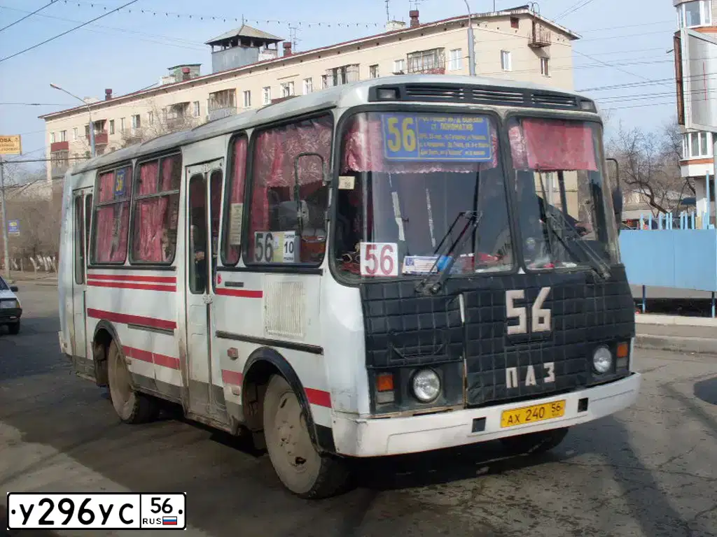Фото автомобиля PAZ 3205, 2002 — госномер У296УС56. Цвет: Бело-красный