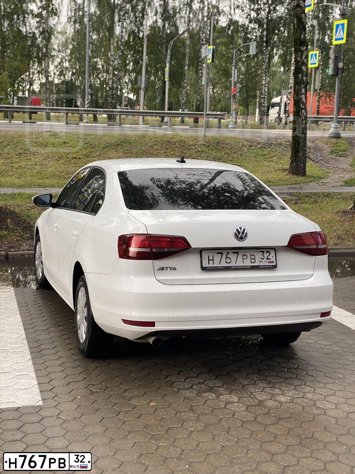 Фото автомобиля VOLKSWAGEN JETTA, 2016 — госномер Н767РВ32. Цвет: Белый