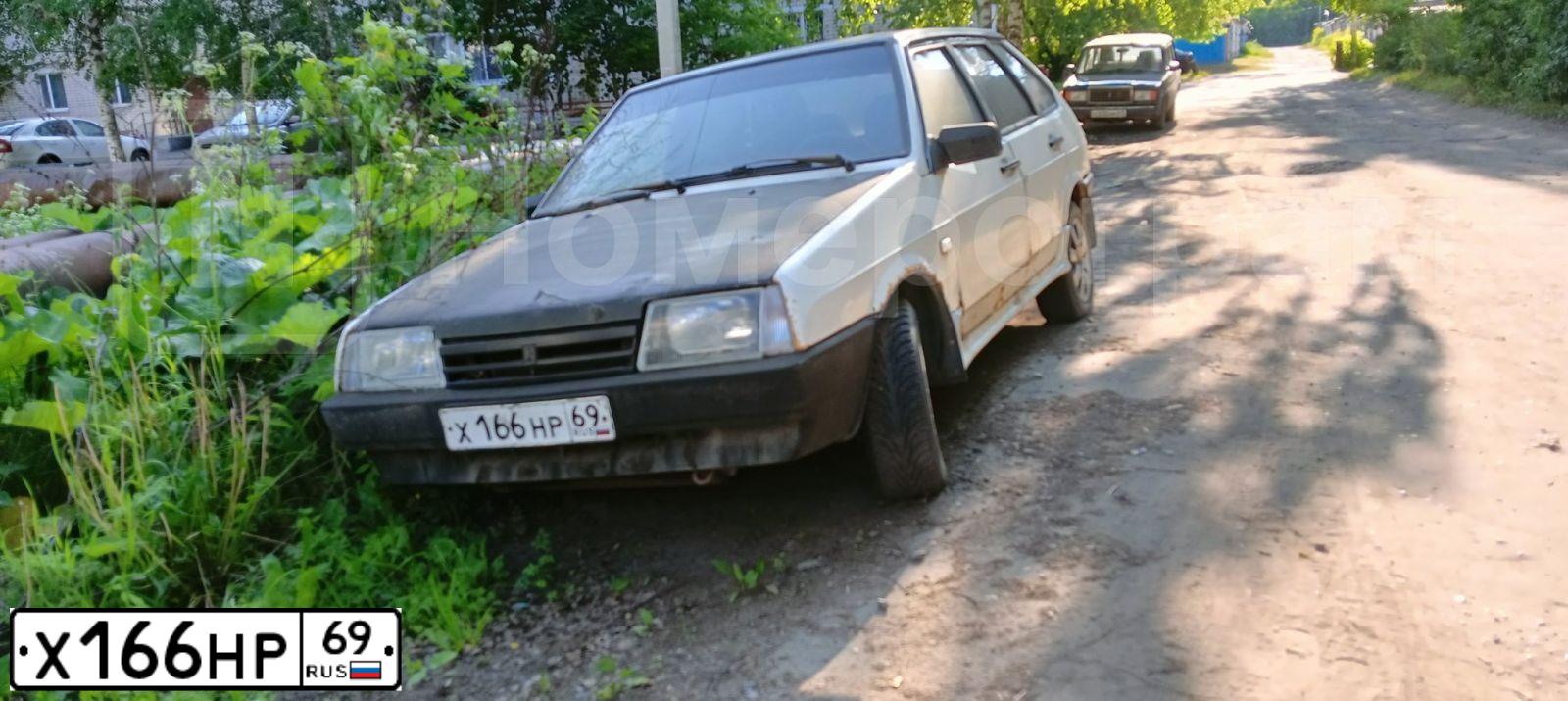 Фото автомобиля LADA 2109 SAMARA, 1998 — госномер Х166НР69. Цвет: белый черный комбинирован.