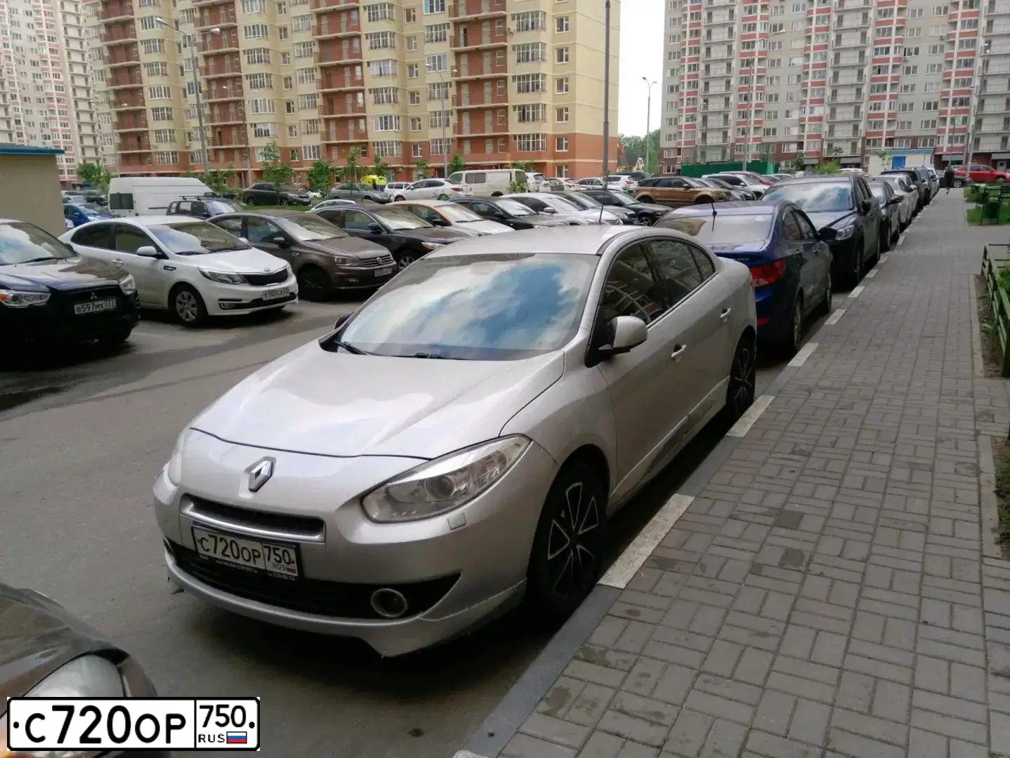 Фото автомобиля RENAULT FLUENCE, 2011 — госномер К700ВМ550