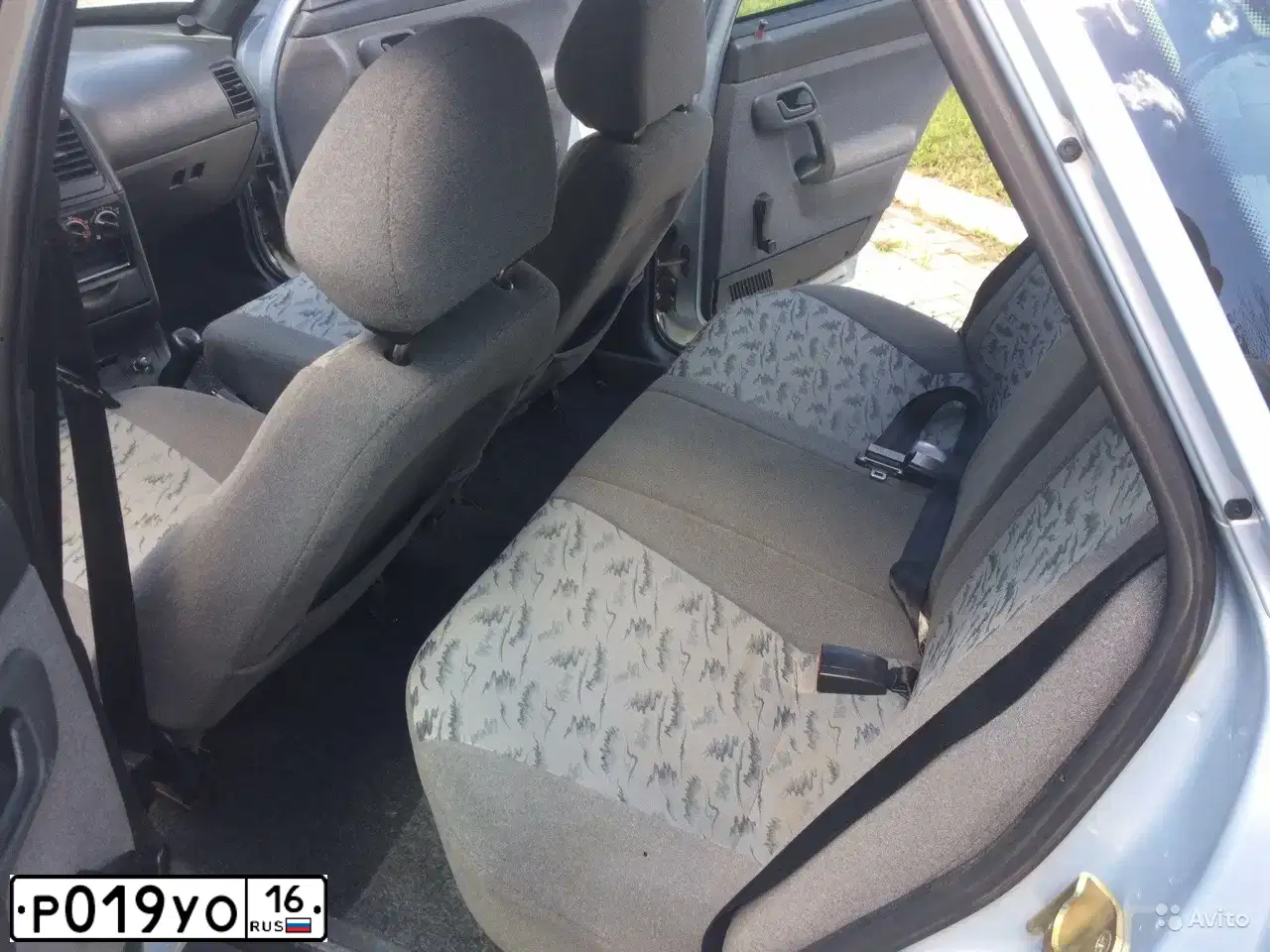 Фото автомобиля LADA 2110, 2007 — госномер Р019УО16. Цвет: Серебристо-желто-голубой