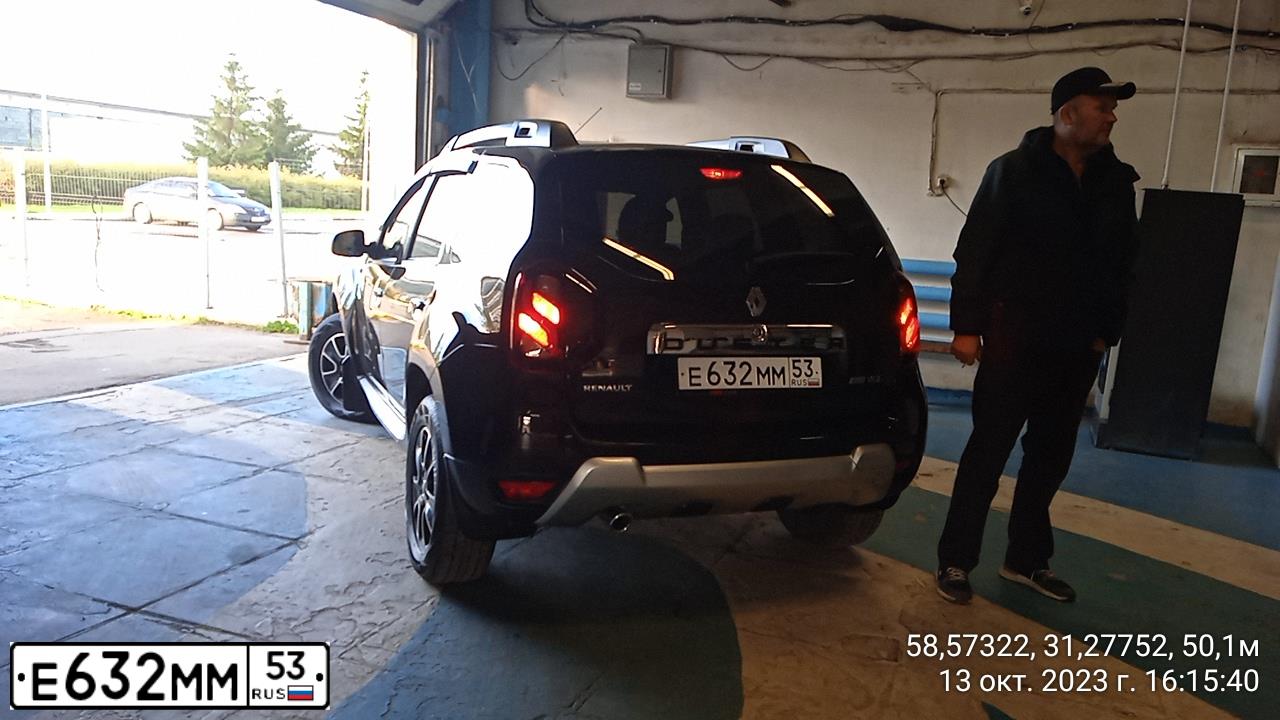 Фото автомобиля RENAULT DUSTER, 2017 — госномер К143КТ53. Цвет: ТЕМНО КОРИЧНЕВЫЙ