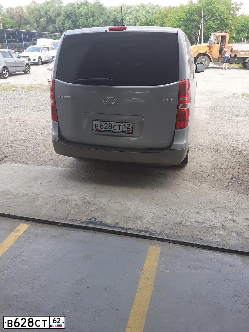 Фото автомобиля HYUNDAI H 1/H 100/STAREX, 2016 — госномер В628СТ62. Цвет: СЕРЕБРИСТЫЙ