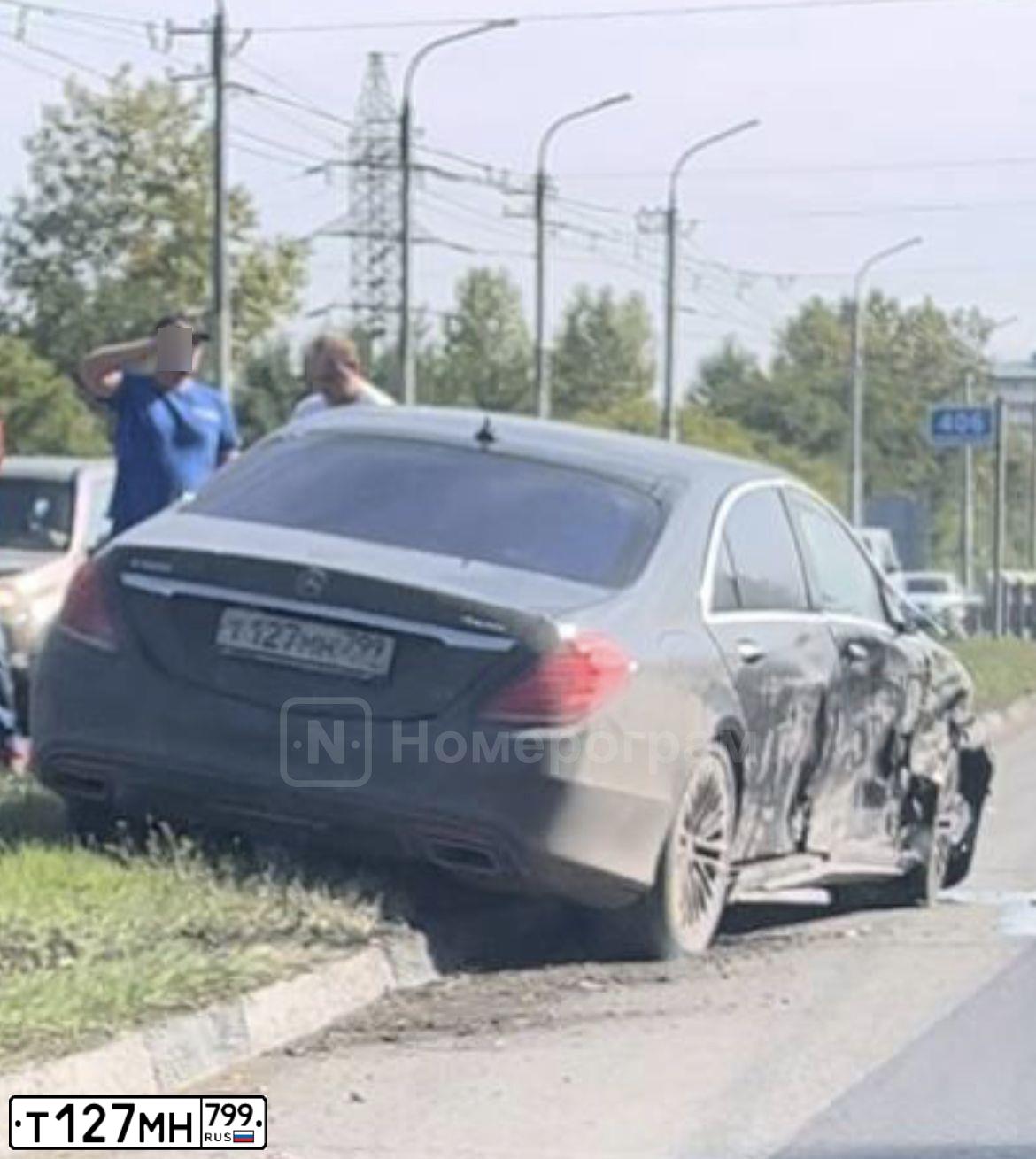 Фото автомобиля MERCEDES S-KLASSE, 2015 — госномер В980ОО77. Цвет: ЧЕРНЫЙ