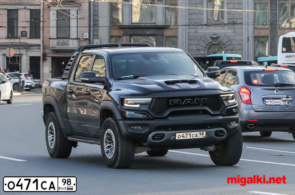 Фото автомобиля TOYOTA LANDCRUISER 200, 2007 — госномер О471СА98. Цвет: ЧЕРНЫЙ