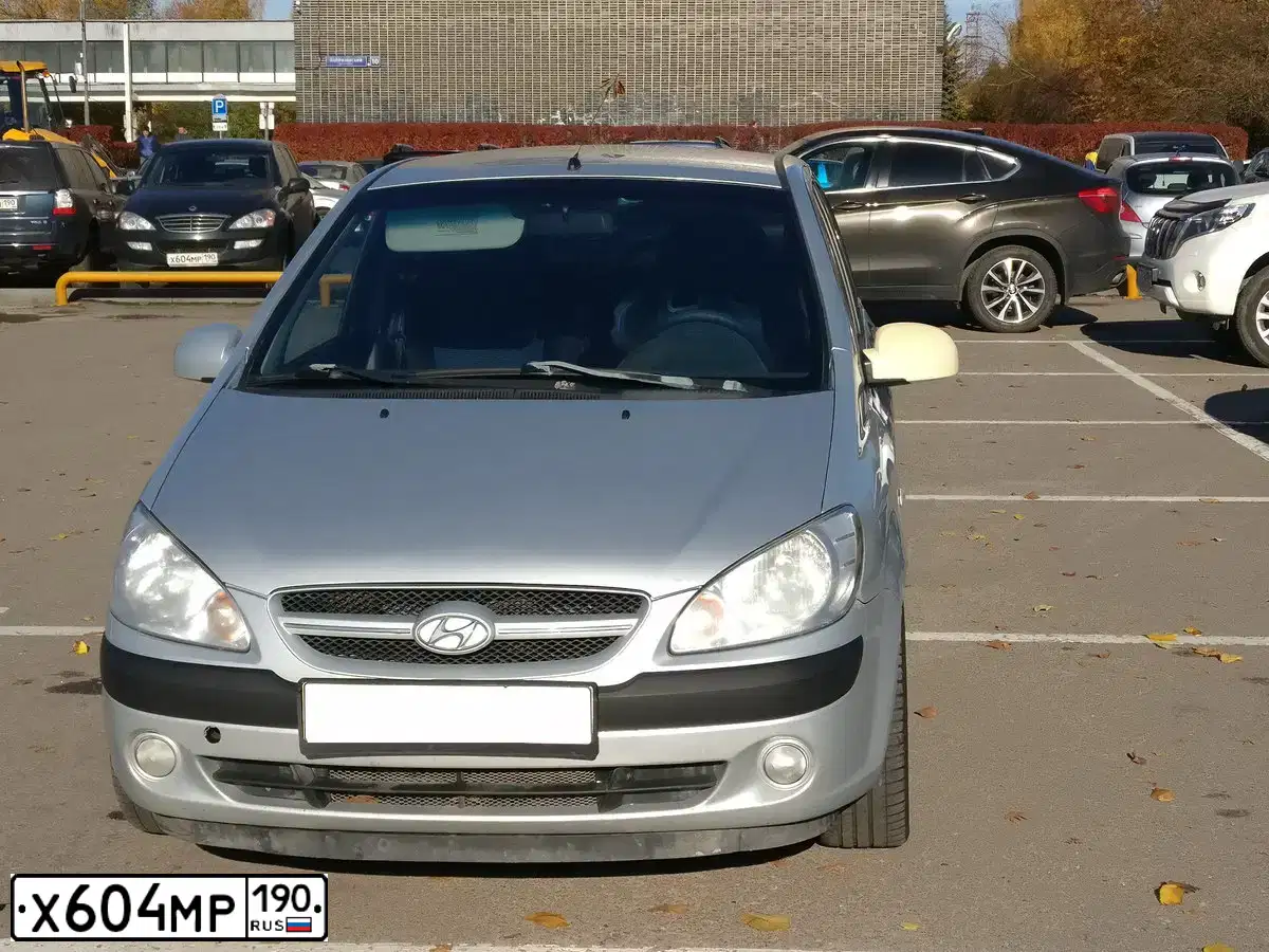 Фото автомобиля SSANGYONG KYRON, 2010 — госномер Х604МР190. Цвет: ЧЕРНЫЙ