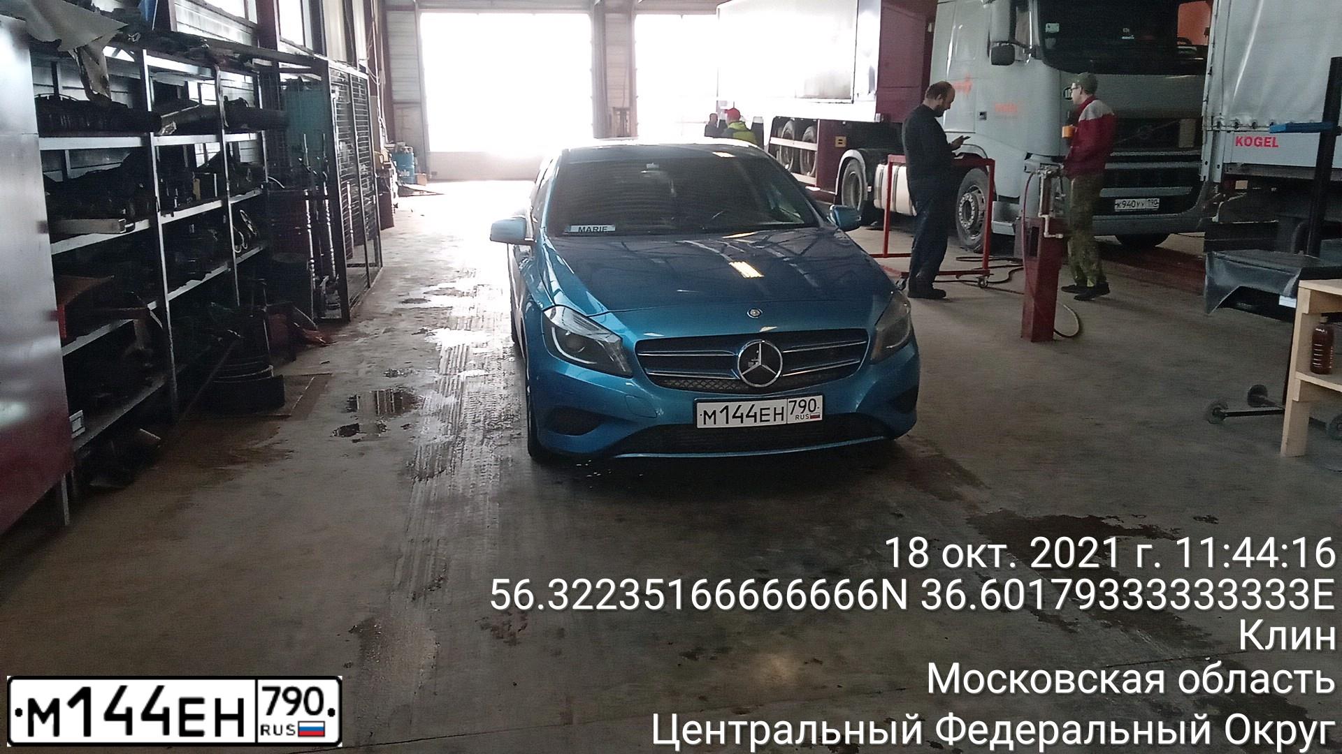 Фото автомобиля MERCEDES A-KLASSE, 2013 — госномер М144ЕН790. Цвет: голубой