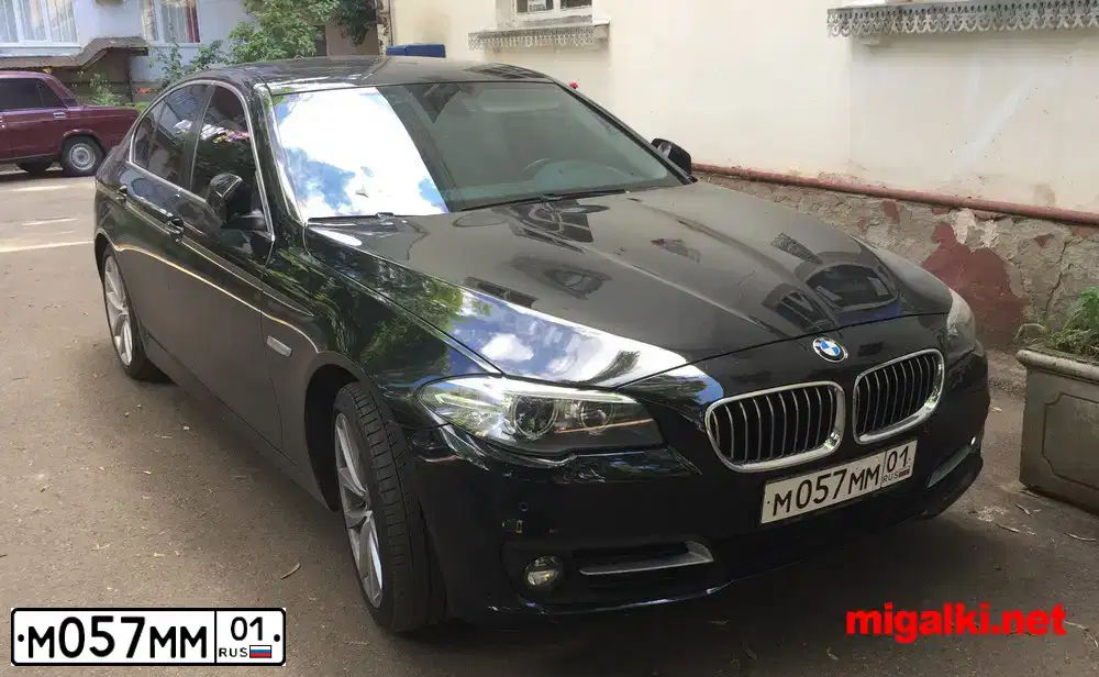 Фото автомобиля BMW SERIE 5, 2013 — госномер С589КС01. Цвет: ЧЕРНЫЙ