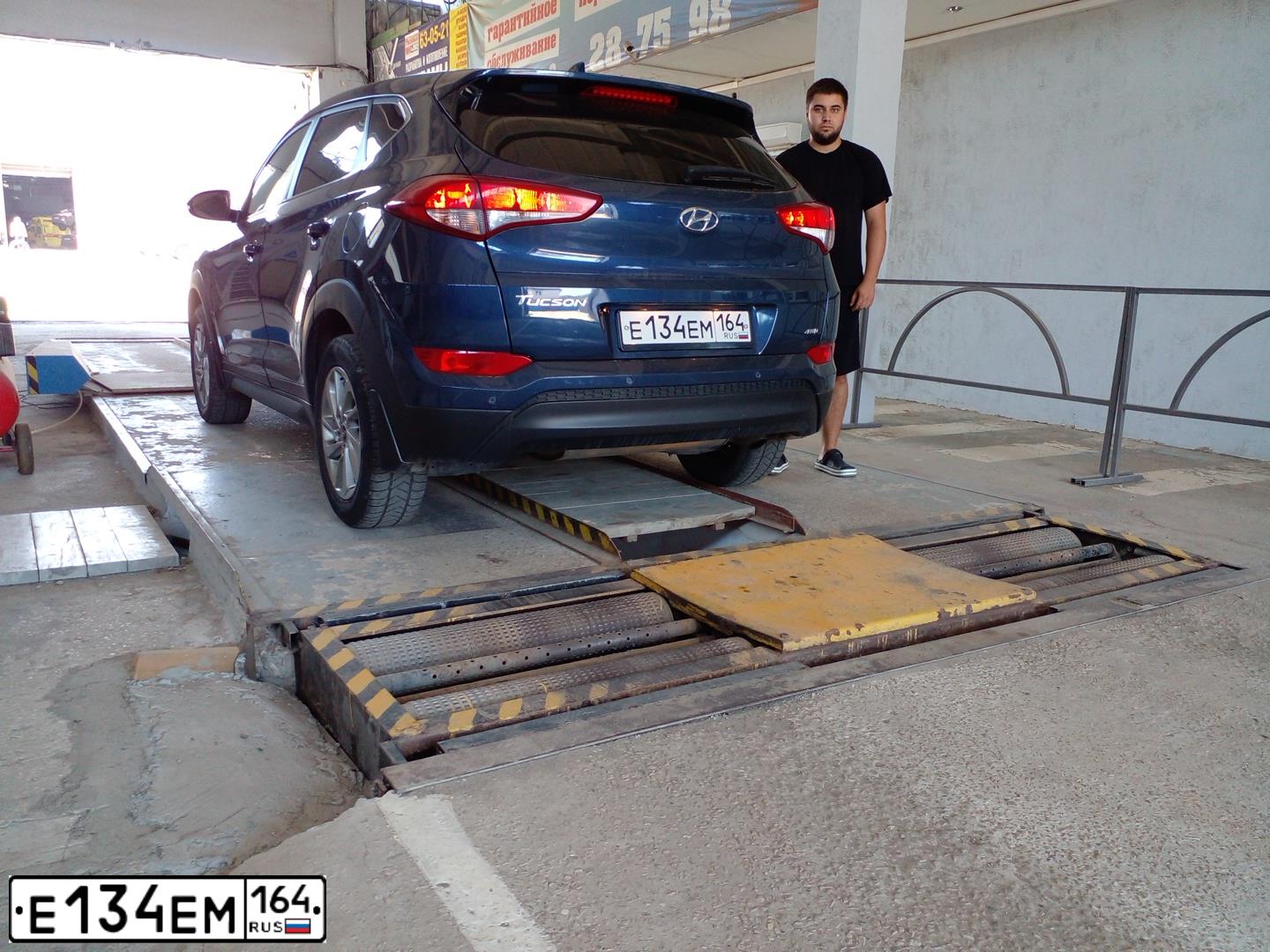 Фото автомобиля HYUNDAI TUCSON, 2017 — госномер Е134ЕМ164. Цвет: синий