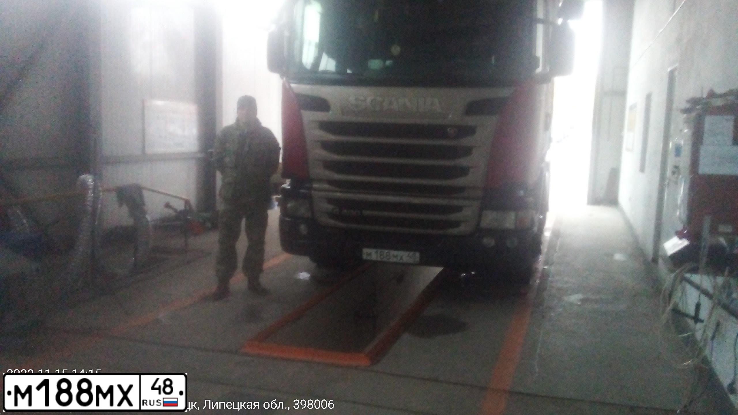 Фото автомобиля SCANIA SERIE G /4X2/, 2014 — госномер М188МХ48. Цвет: КРАСНЫЙ