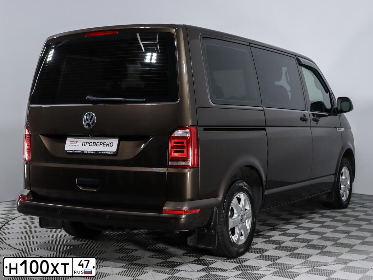 Фото автомобиля VOLKSWAGEN MULTIVAN, 2017 — госномер У886РН198. Цвет: Коричневый