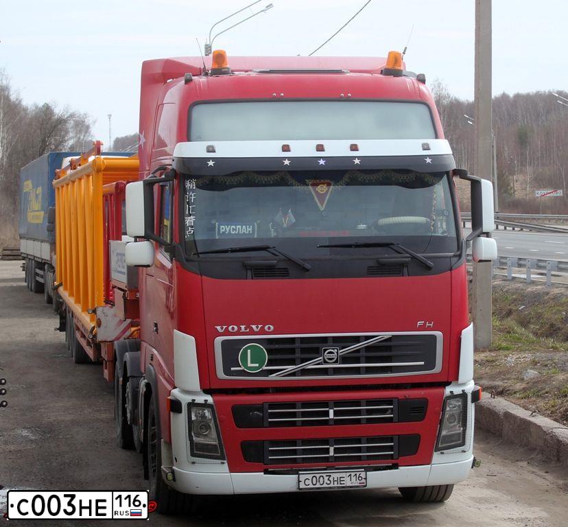 Фото автомобиля VOLVO SERIE FH /6X2/, 2008 — госномер Х115ХЕ174. Цвет: Красный