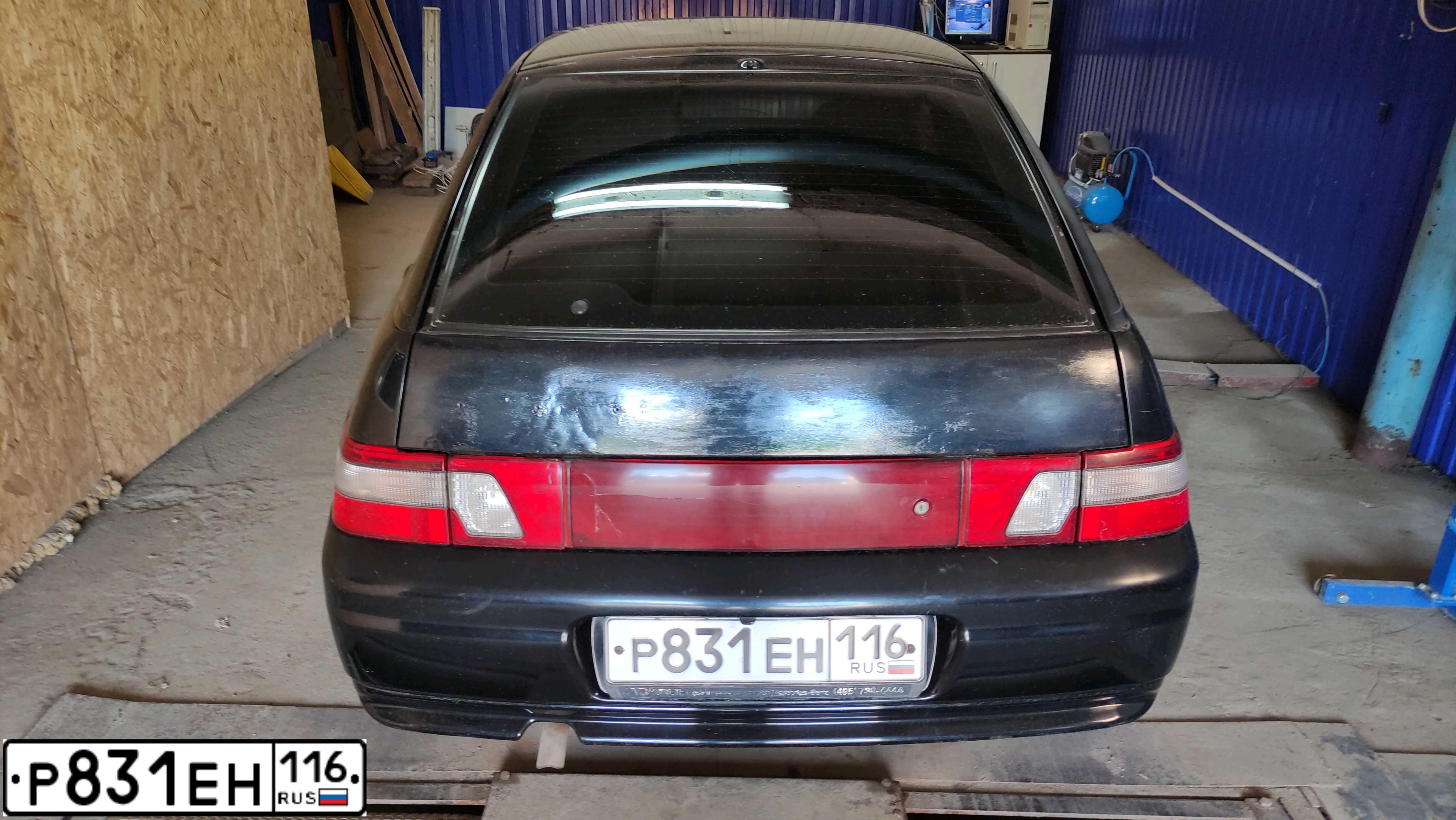 Фото автомобиля LADA 2112, 2008 — госномер Р831ЕН116. Цвет: СИНЕ-ЧЕРНЫЙ
