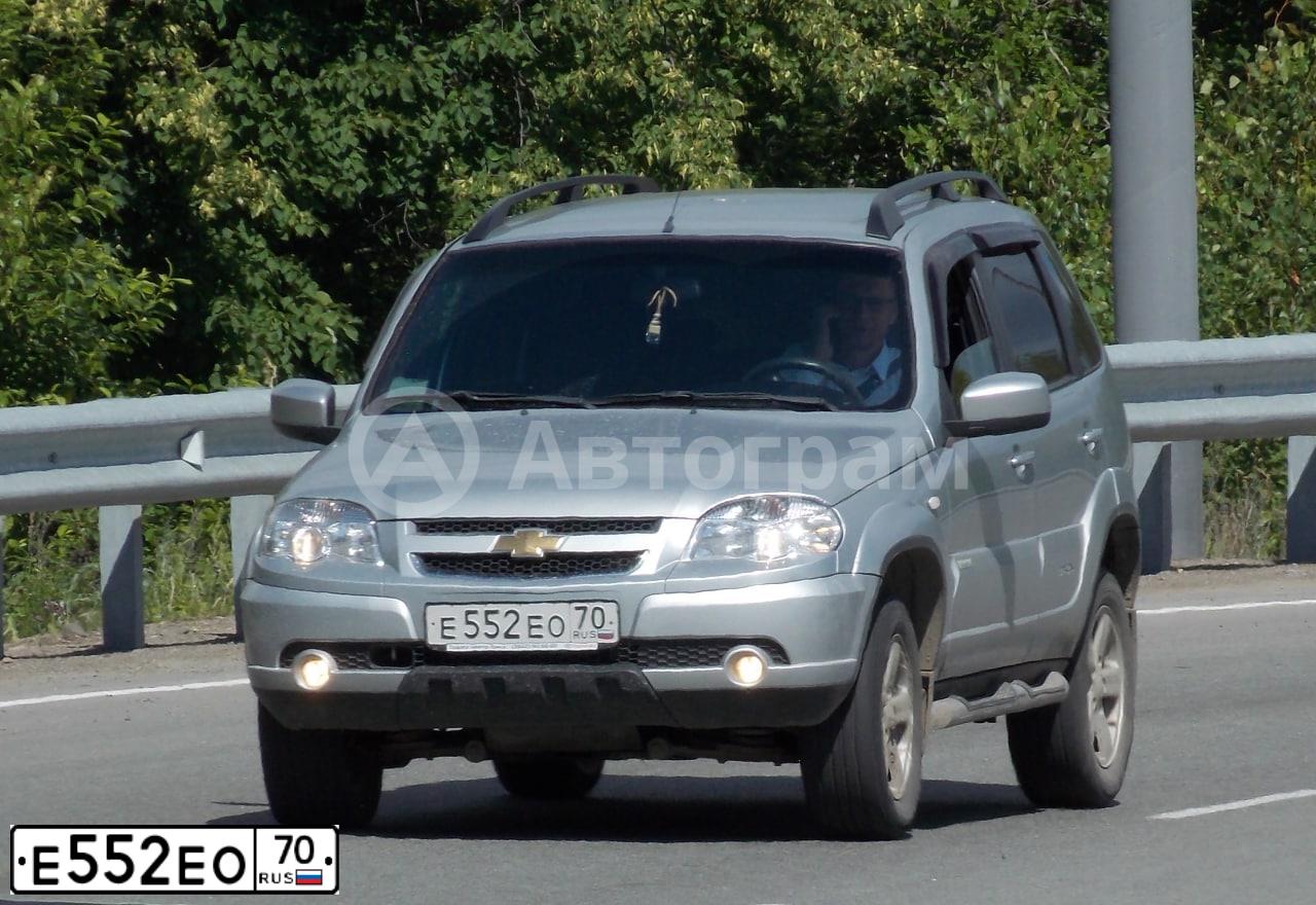 Фото автомобиля CHEVROLET NIVA, 2013 — госномер К999ВР70. Цвет: СЕРЕБРИСТЫЙ