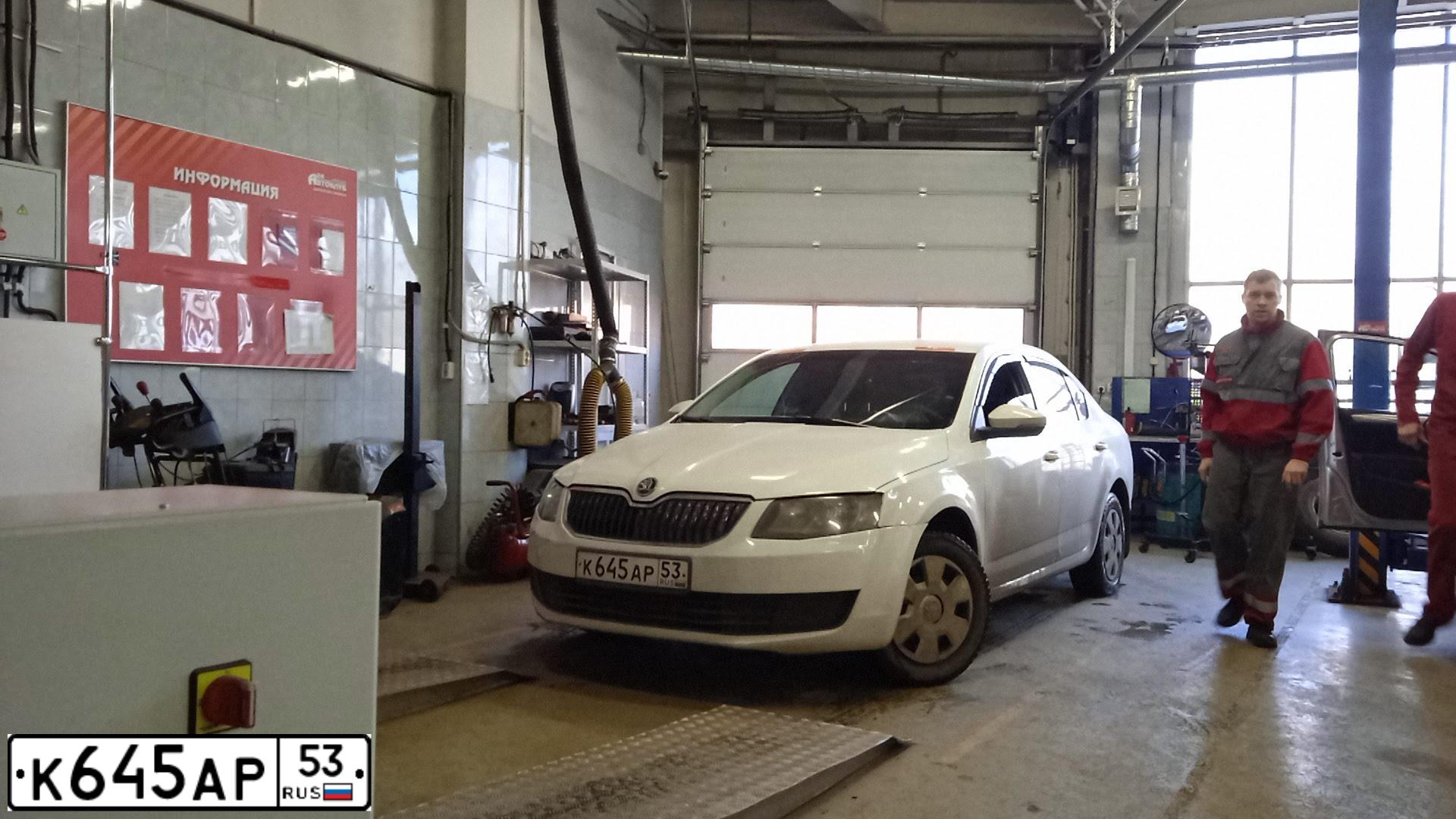 Фото автомобиля SKODA OCTAVIA, 2015 — госномер К663НС53. Цвет: Белый
