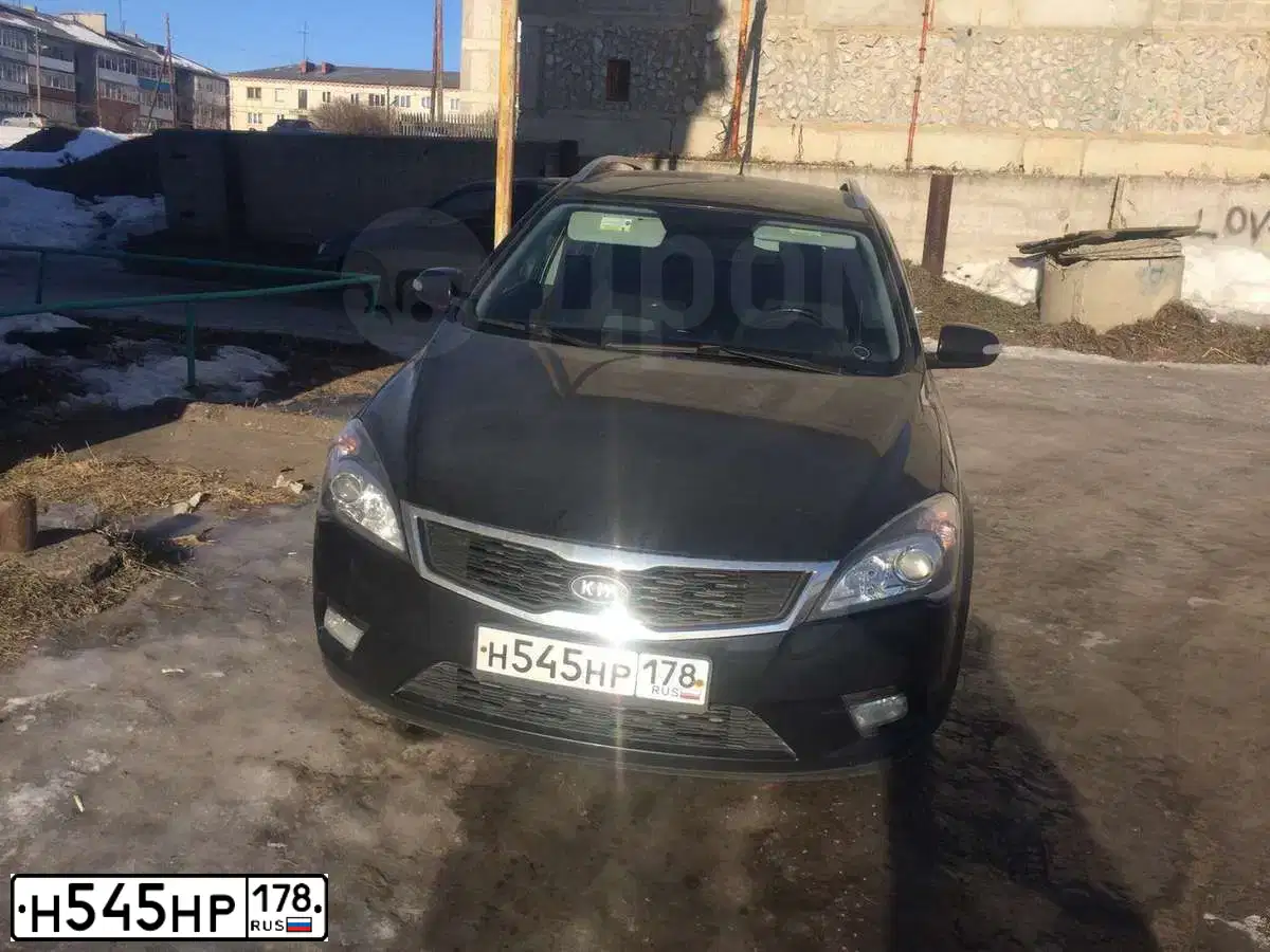 Фото автомобиля KIA CEE'D, 2010 — госномер Н379НТ196. Цвет: ЧЕРНЫЙ