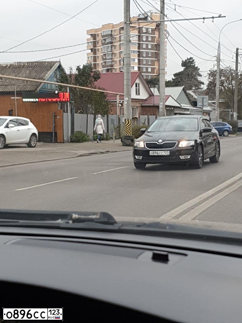 Фото автомобиля SKODA OCTAVIA, 2016 — госномер О896СС123. Цвет: ЧЕРНЫЙ