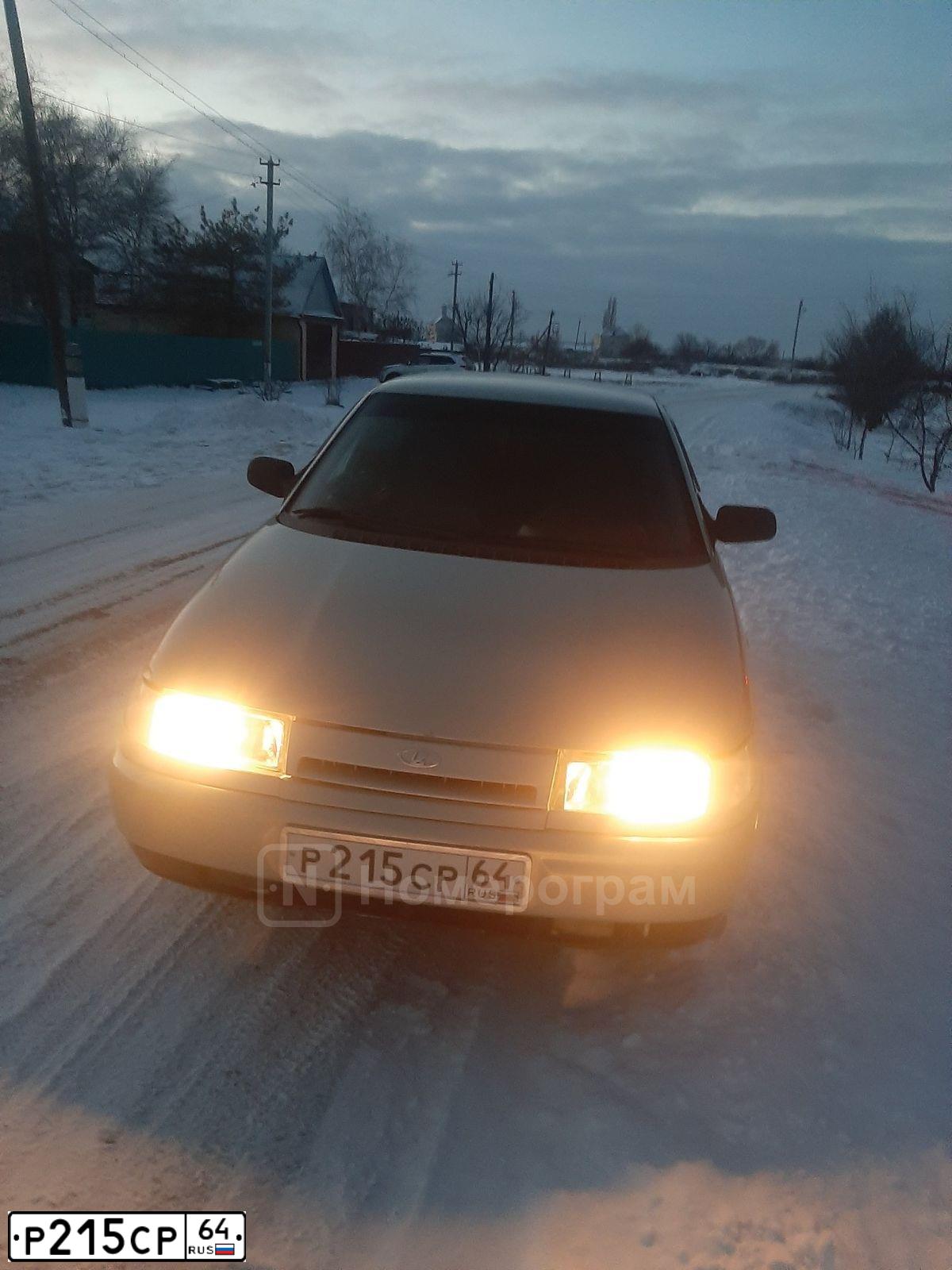 Фото автомобиля LADA 2112, 2002 — госномер Р215СР64. Цвет: ЖЕЛТО ЗЕЛЕНЫЙ