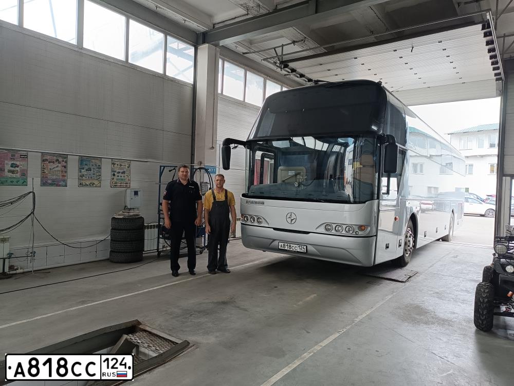 Фото автомобиля NORTHNEOPLAN BFC-SERIE, 2013 — госномер А818СС124. Цвет: Серый