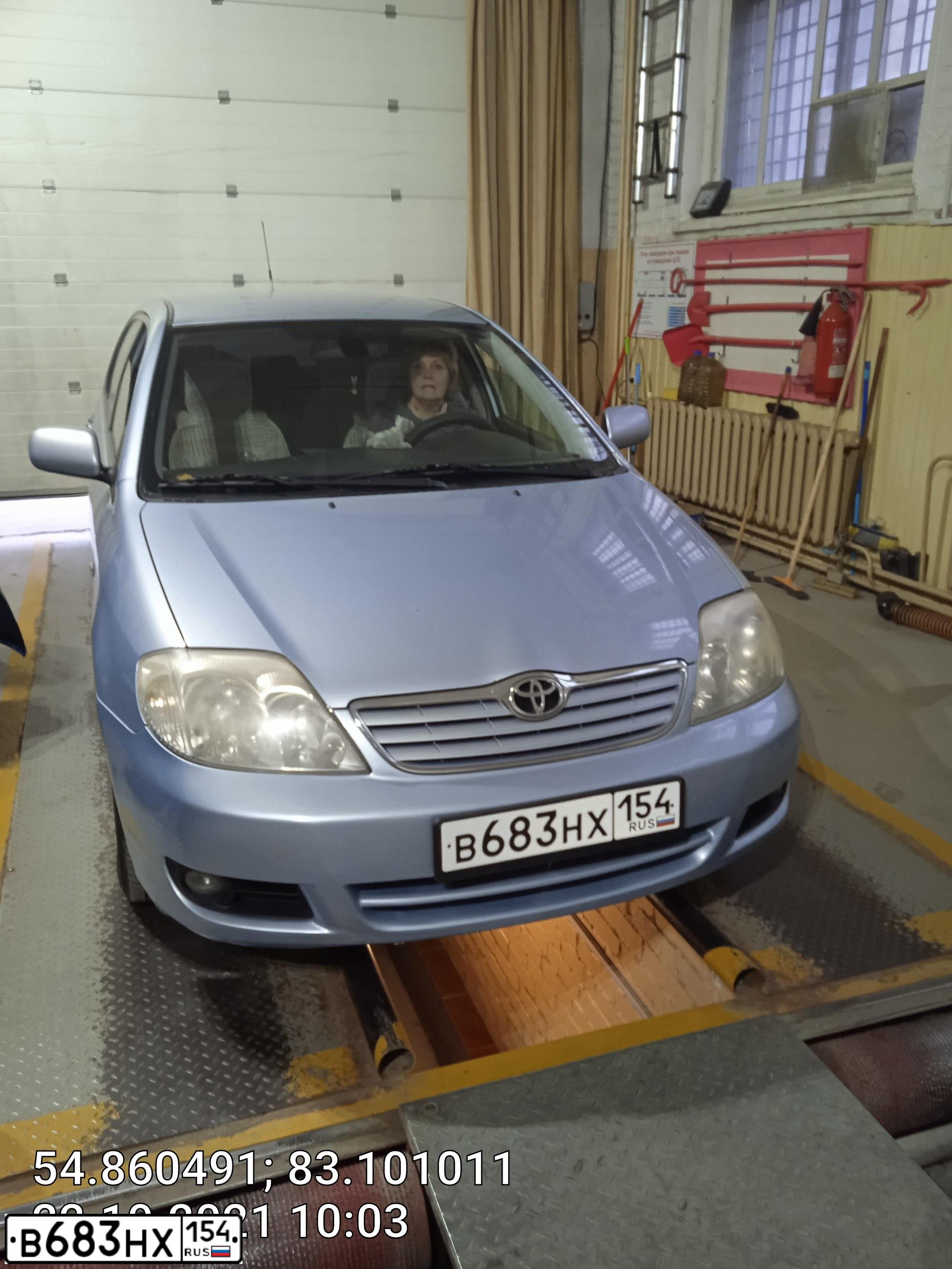 Фото автомобиля TOYOTA COROLLA, 2005 — госномер В683НХ154. Цвет: СВЕТЛО ГОЛУБОЙ