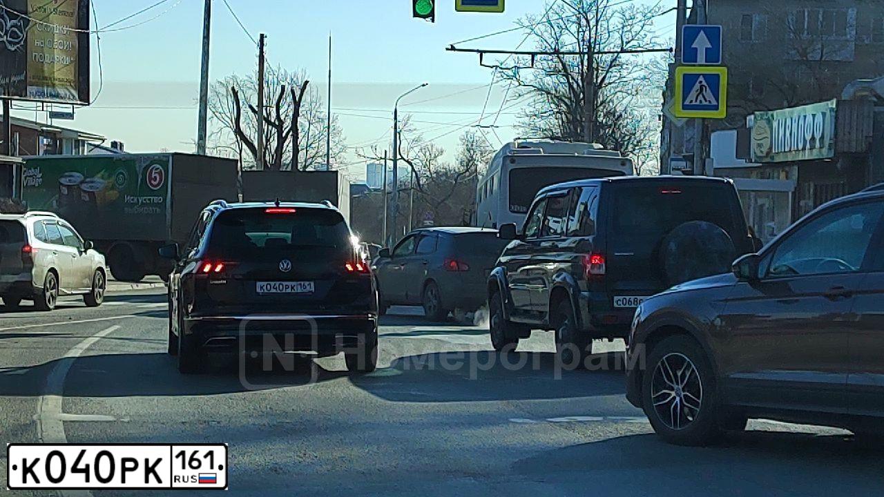 Фото автомобиля VOLVO XC60, 2009 — госномер К040РК161. Цвет: синий