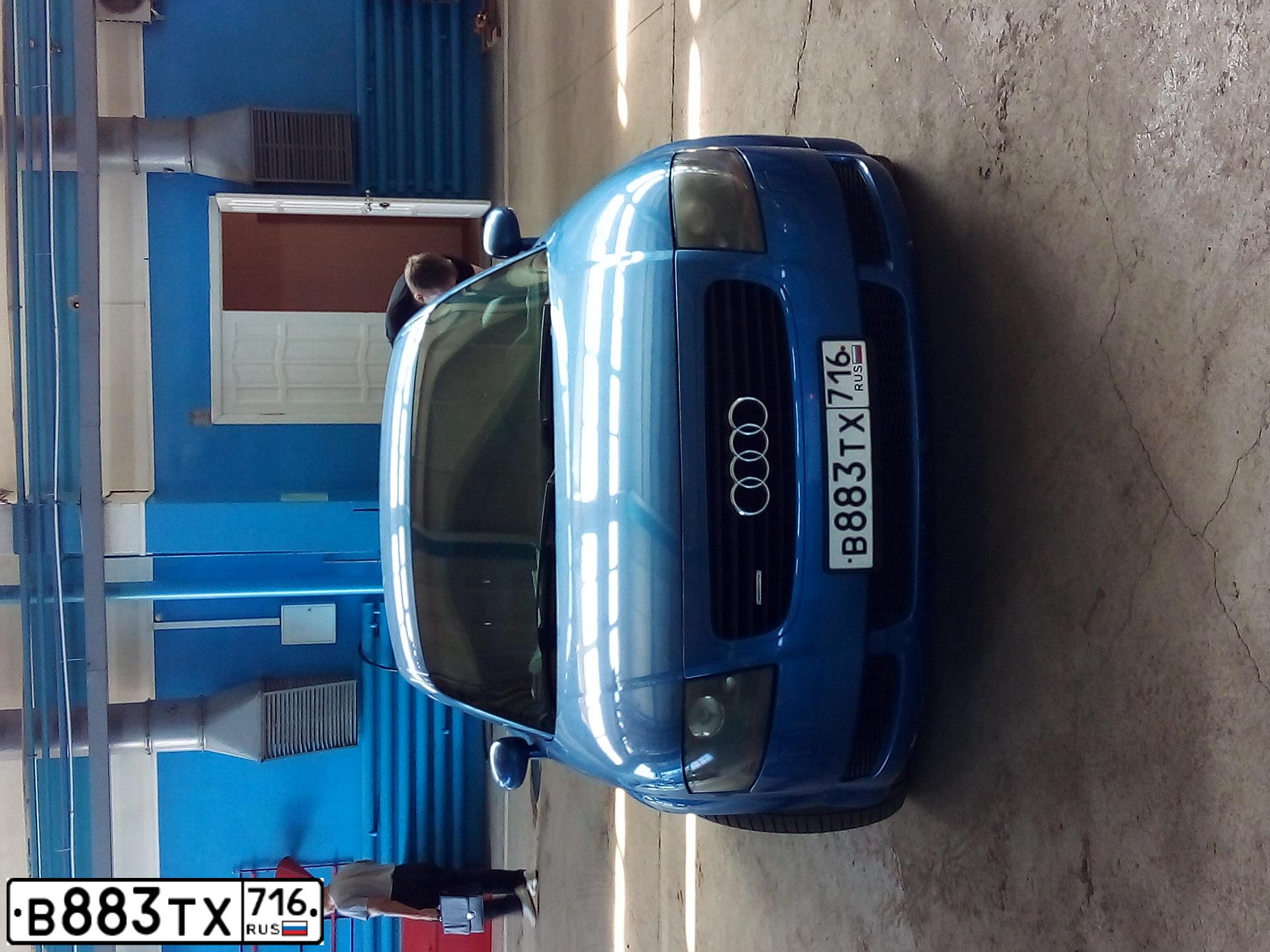 Фото автомобиля AUDI TT, 2000 — госномер В883ТХ716. Цвет: СИНИЙ
