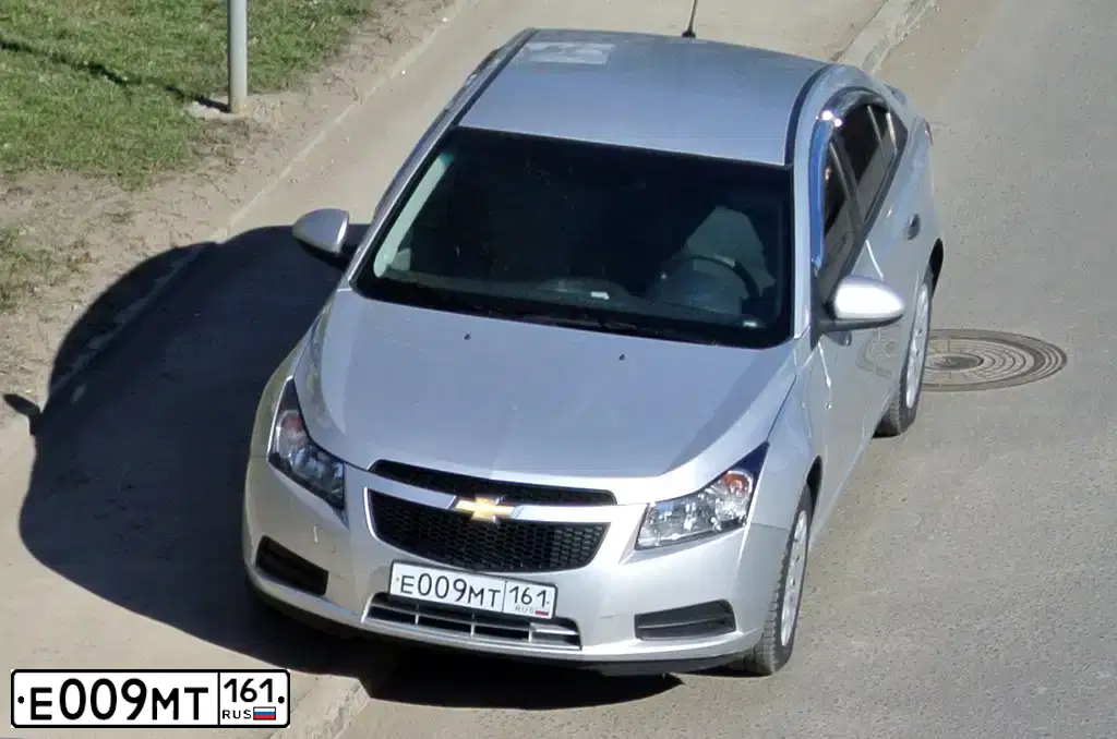 Фото автомобиля CHEVROLET CRUZE, 2010 — госномер Е009МТ161. Цвет: СЕРЫЙ