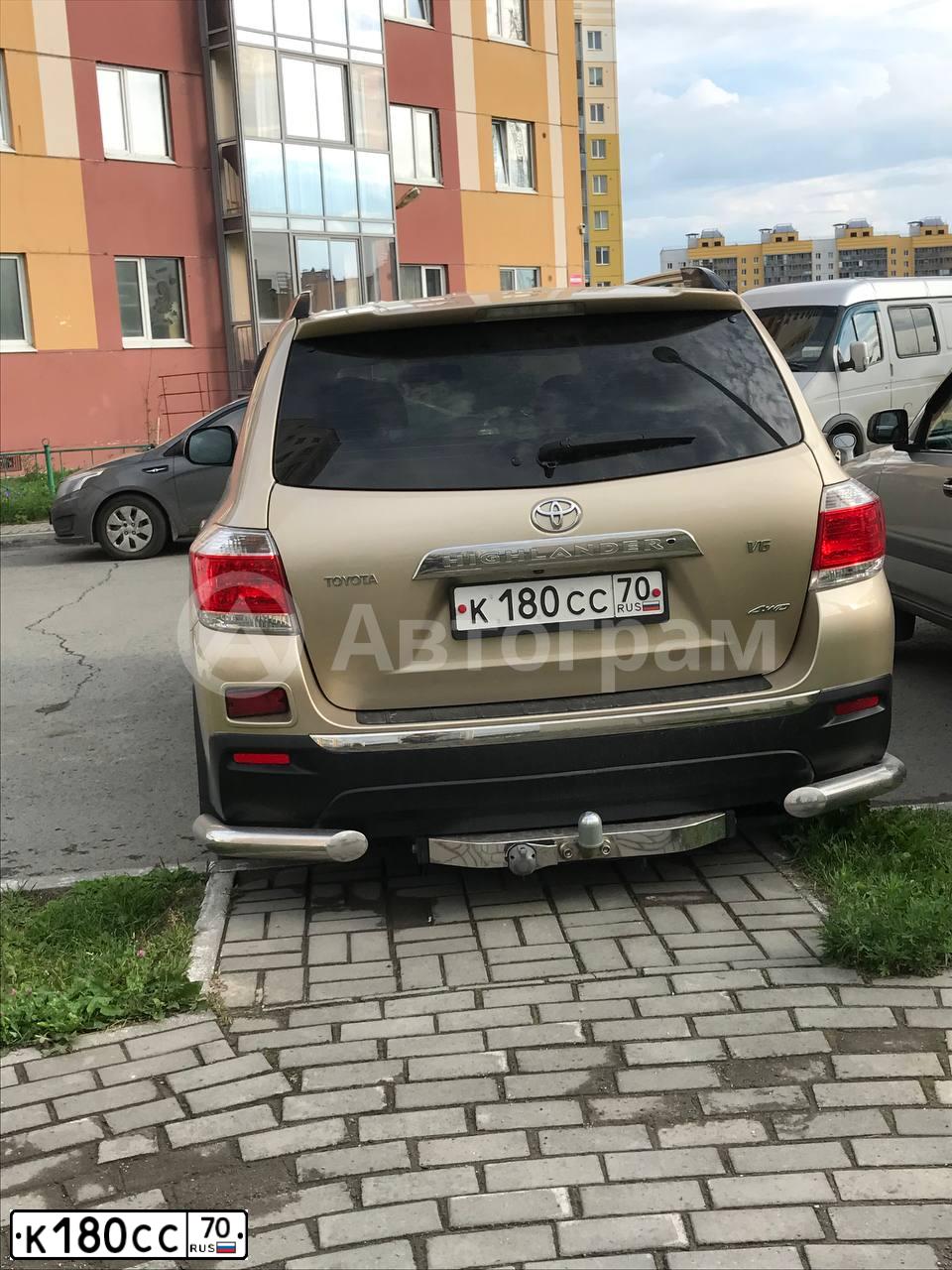 Фото автомобиля TOYOTA HIGHLANDER, 2011 — госномер К180СС70. Цвет: БЕЖЕВЫЙ