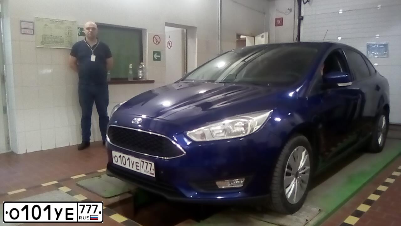 Фото автомобиля FORD FOCUS, 2016 — госномер О101УЕ777. Цвет: синий