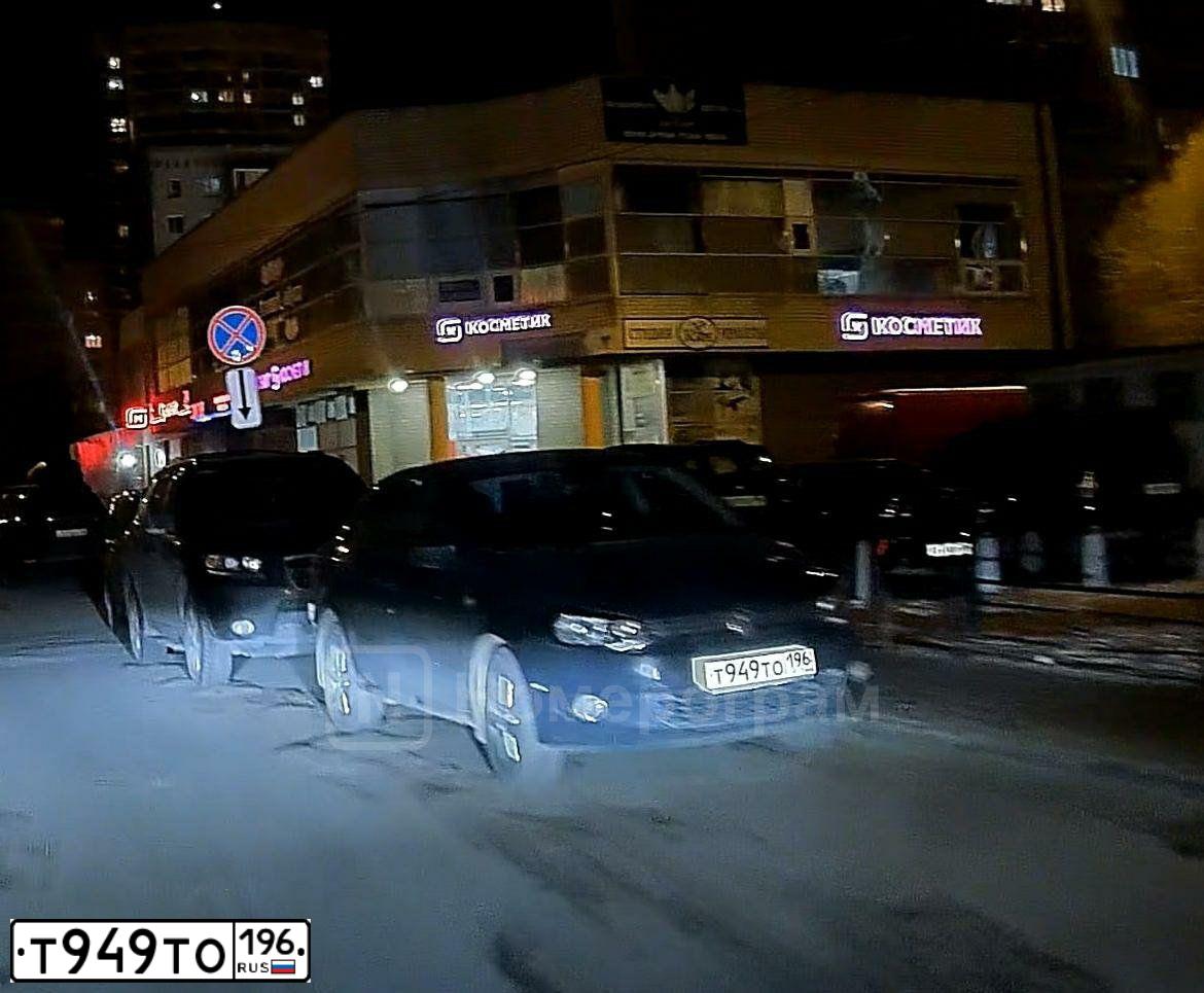 Фото автомобиля VOLKSWAGEN POLO, 2012 — госномер Р402ТВ197. Цвет: СЕРЫЙ