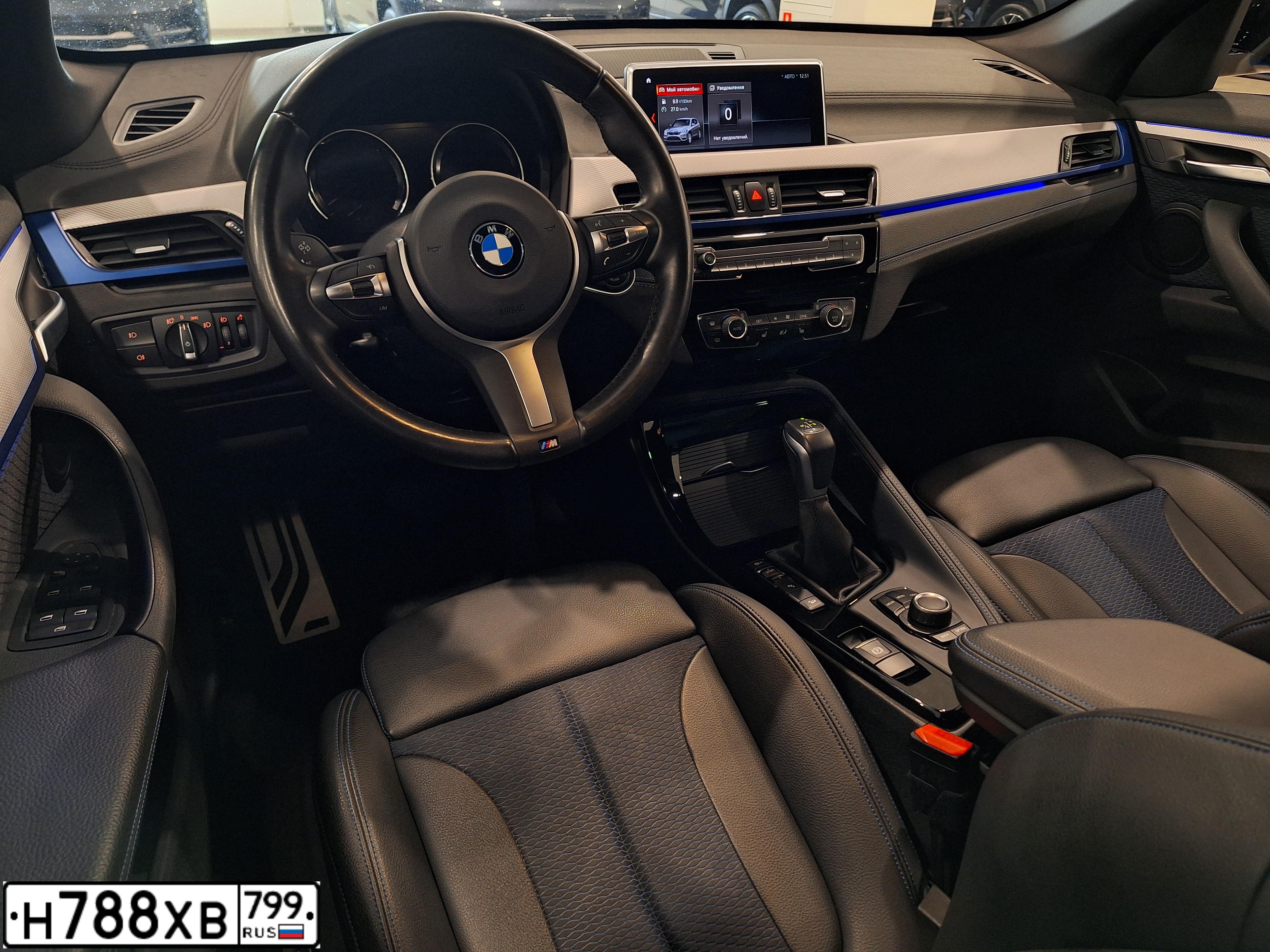 Фото автомобиля BMW X1, 2020 — госномер Т141АР550. Цвет: синий