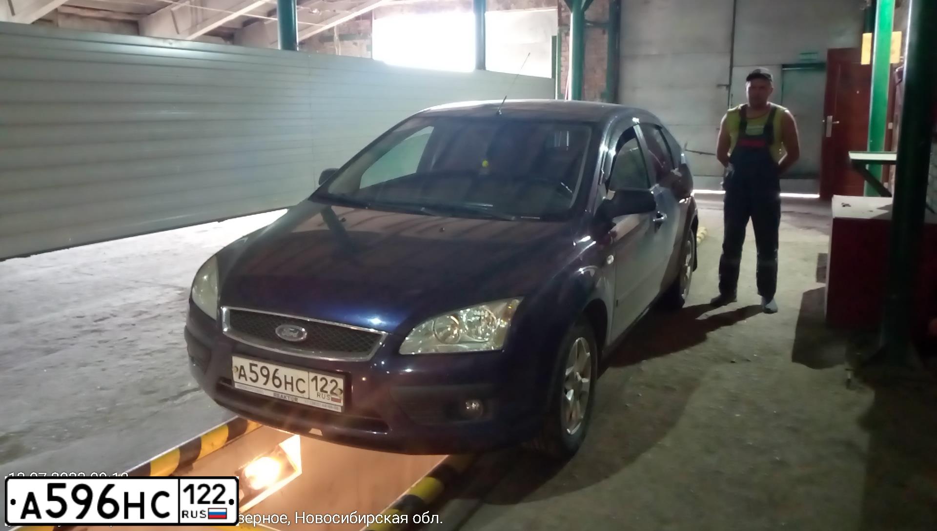 Фото автомобиля FORD FOCUS, 2007 — госномер М223УР154. Цвет: Темно-синий