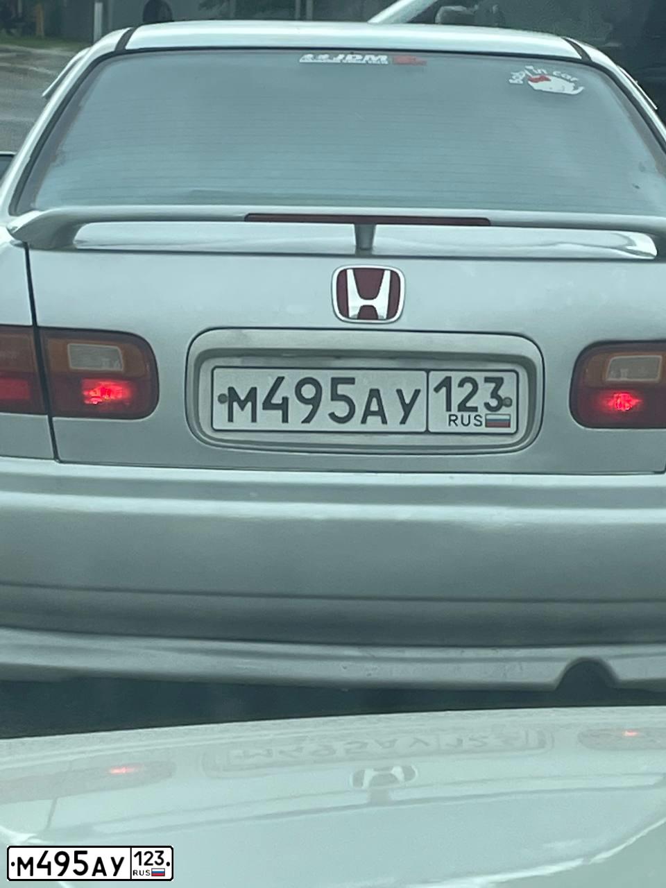 Фото автомобиля HONDA CIVIC, 1992 — госномер М495АУ123. Цвет: СЕРЕБРИСТЫЙ