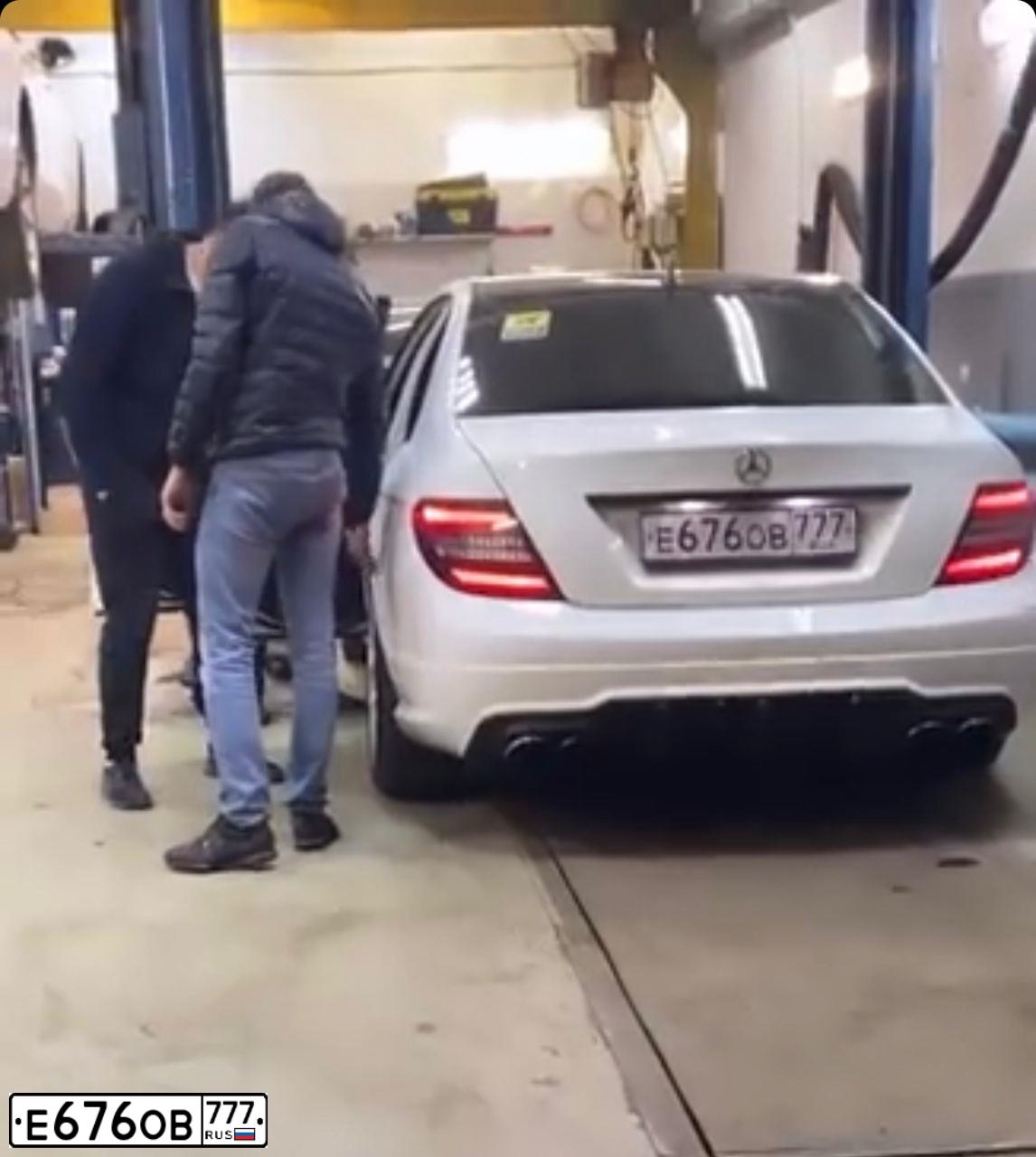 Фото автомобиля MERCEDES C-KLASSE, 2012 — госномер О028ЕР774. Цвет: Белый