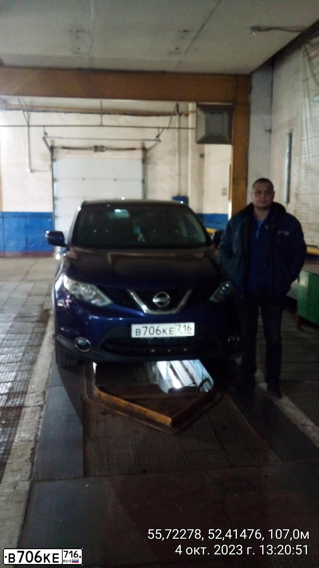 Фото автомобиля NISSAN QASHQAI, 2018 — госномер М027УК702. Цвет: Темно-синий