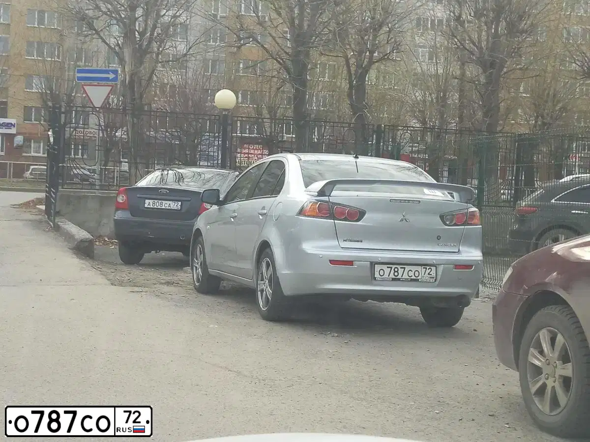 Фото автомобиля MITSUBISHI LANCER, 2012 — госномер О787СО72. Цвет: СЕРЕБРИСТЫЙ