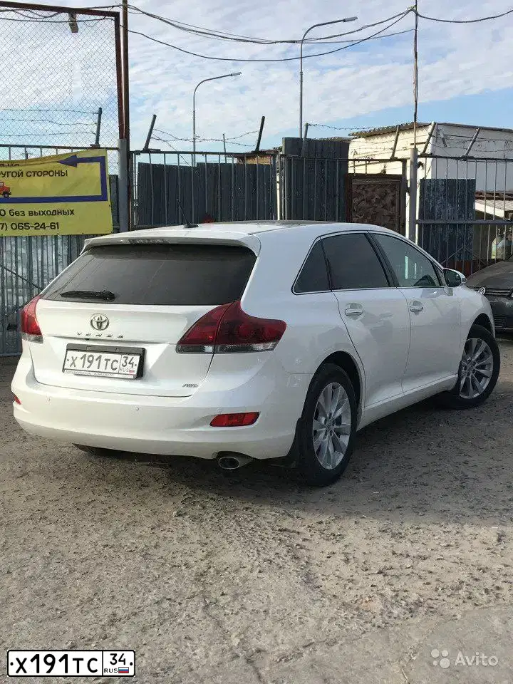 Фото автомобиля TOYOTA VENZA, 2013 — госномер Р049ЕН790. Цвет: Белый