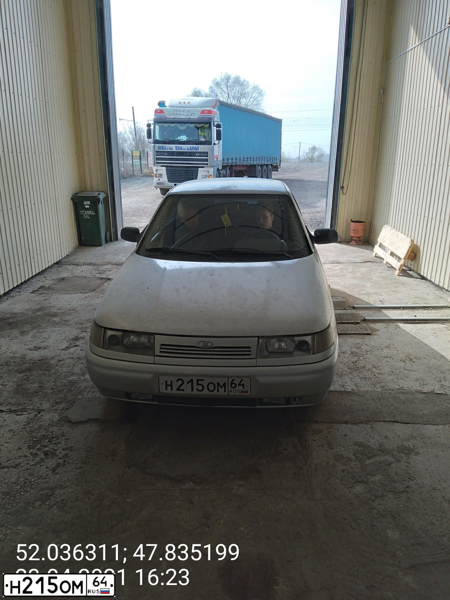 Фото автомобиля LADA 2110, 2003 — госномер Е336ЕУ164. Цвет: СВЕТЛО СЕРЕБРИСТЫЙ МЕТАЛЛ