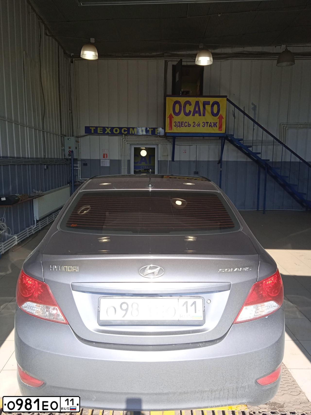 Фото автомобиля HYUNDAI SOLARIS, 2011 — госномер О981ЕО11. Цвет: ЧЕРНО-СЕРЫЙ
