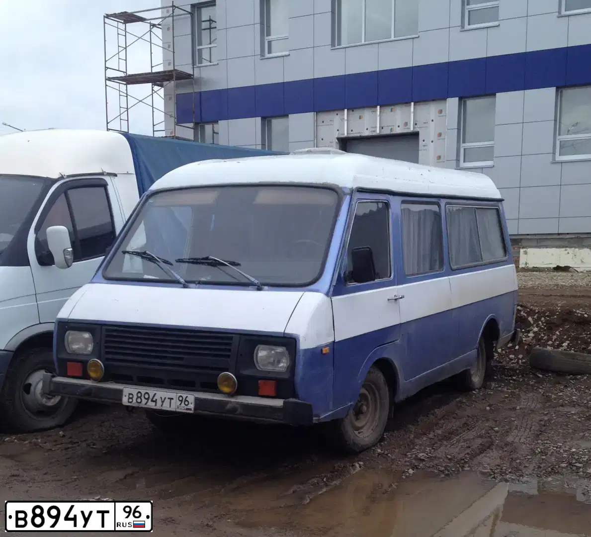 Фото автомобиля RAF 2203, 1994 — госномер В894УТ96. Цвет: голубой