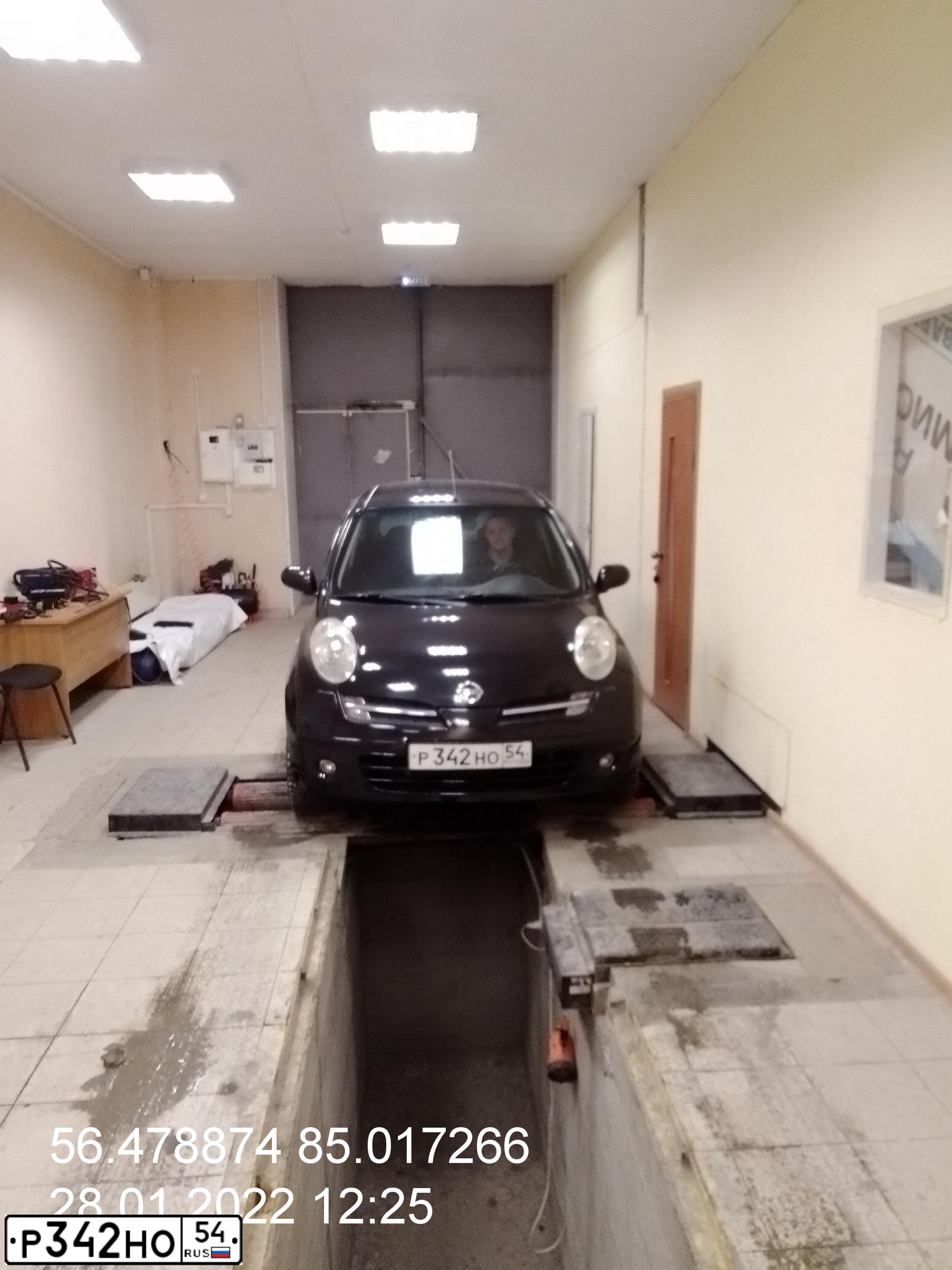 Фото автомобиля NISSAN MICRA, 2007 — госномер К588АХ70. Цвет: ЧЕРНЫЙ