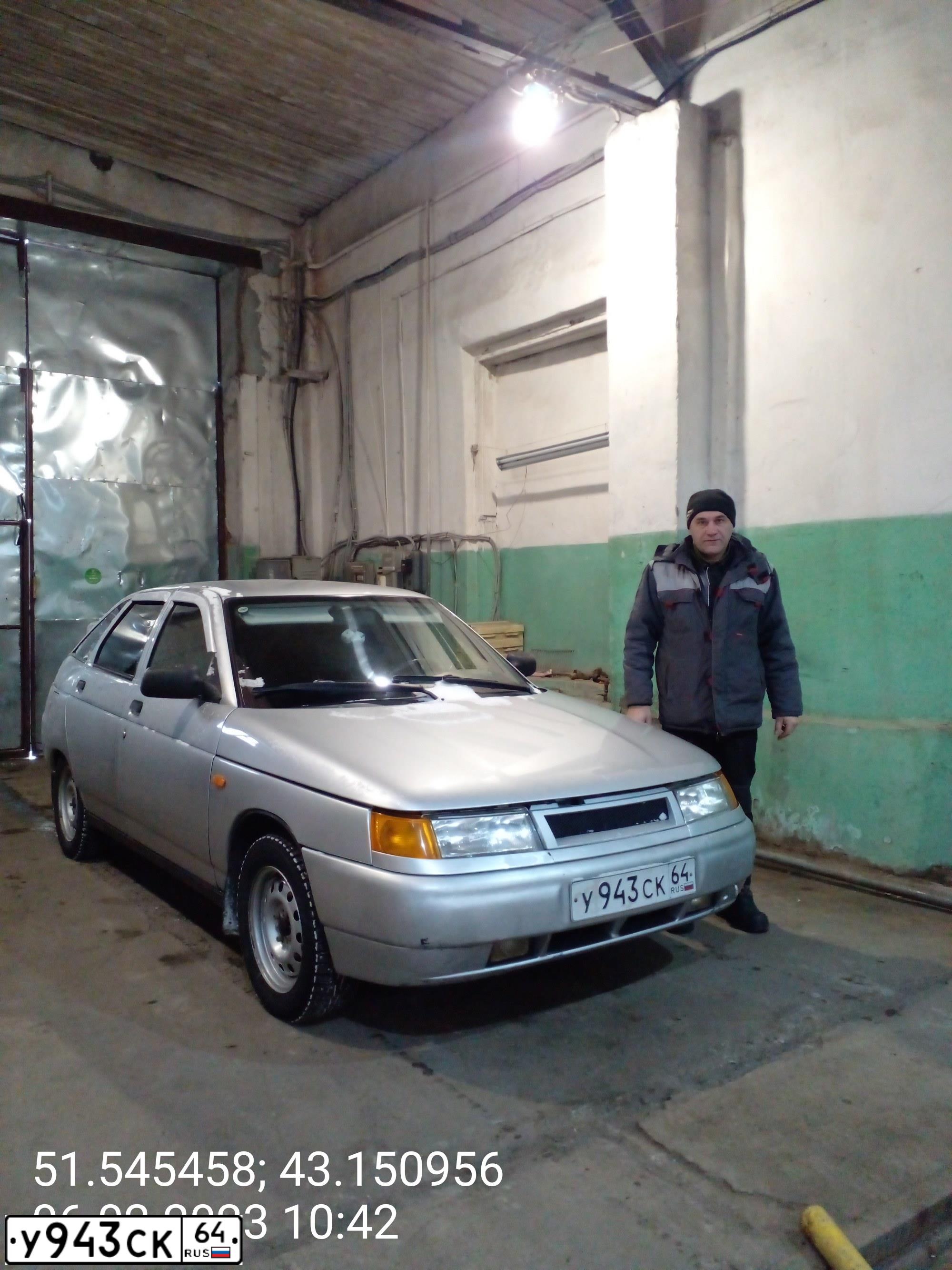 Фото автомобиля LADA 2112 LADA, 2006 — госномер М143КУ164. Цвет: СВЕТЛО-СЕРЕБРИСТЫЙ МЕТАЛЛ