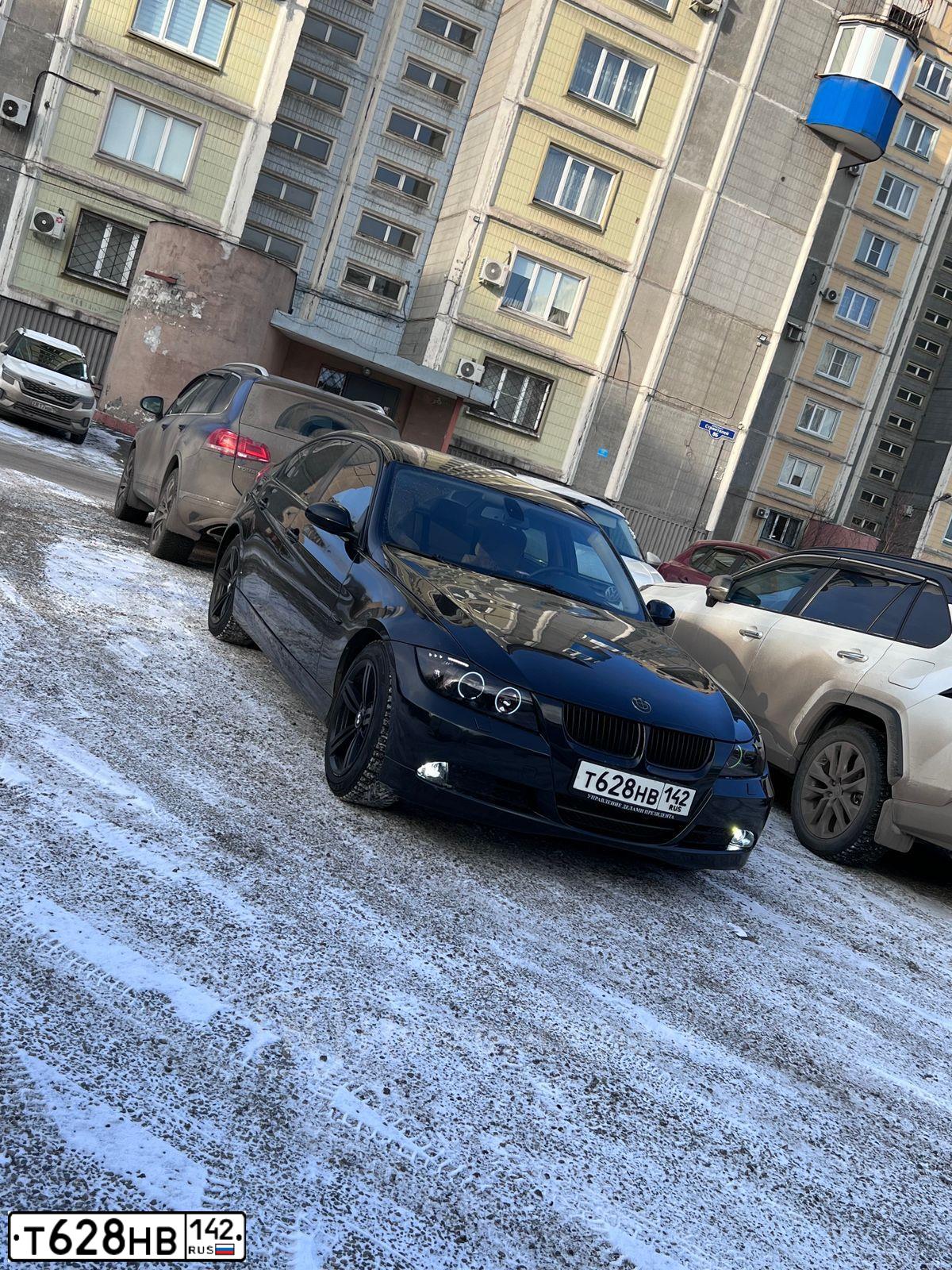 Фото автомобиля BMW SERIE 3, 2006 — госномер Т628НВ142. Цвет: ЧЕРНЫЙ