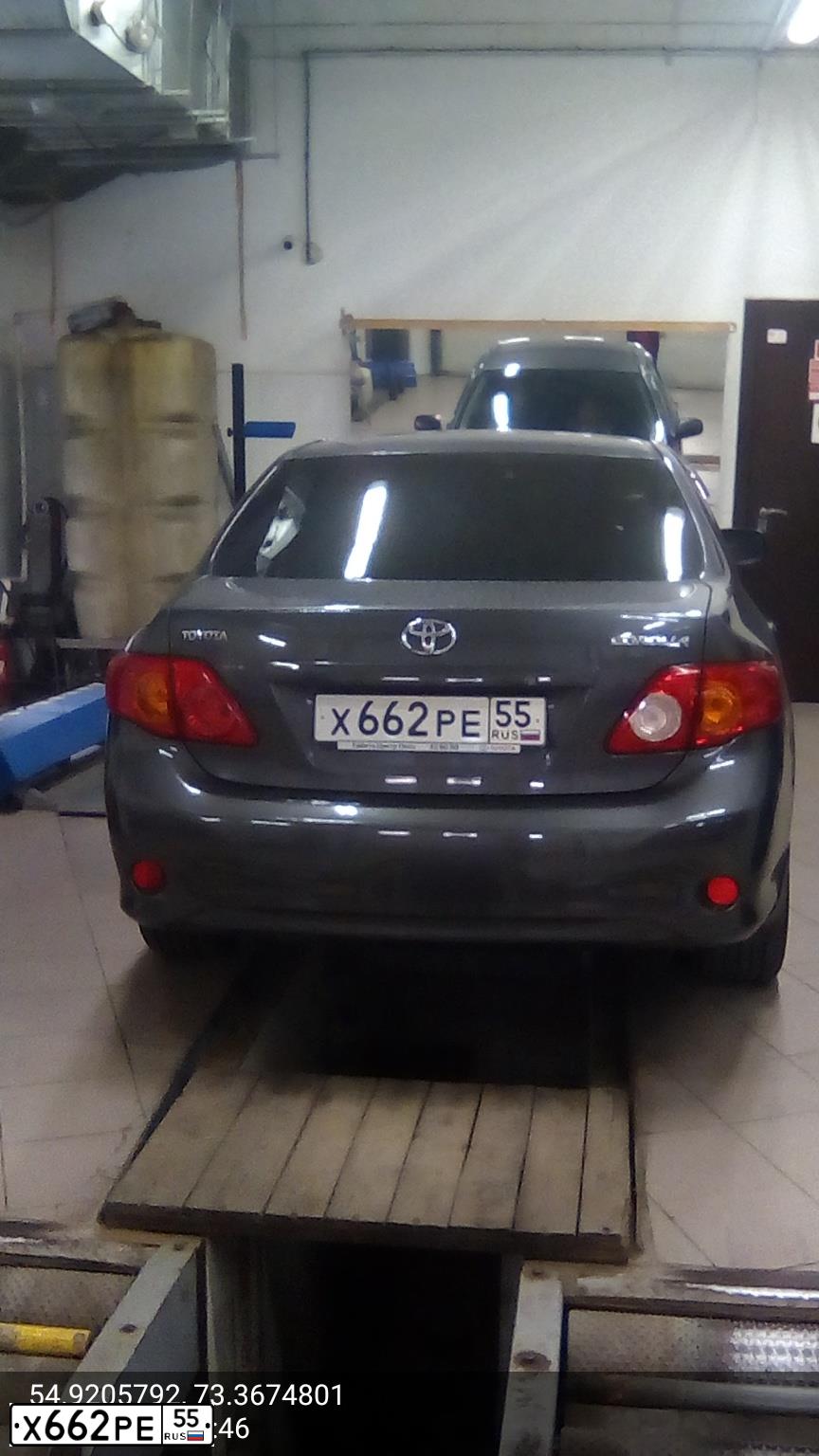 Фото автомобиля TOYOTA COROLLA, 2008 — госномер Х662РЕ55. Цвет: Серый