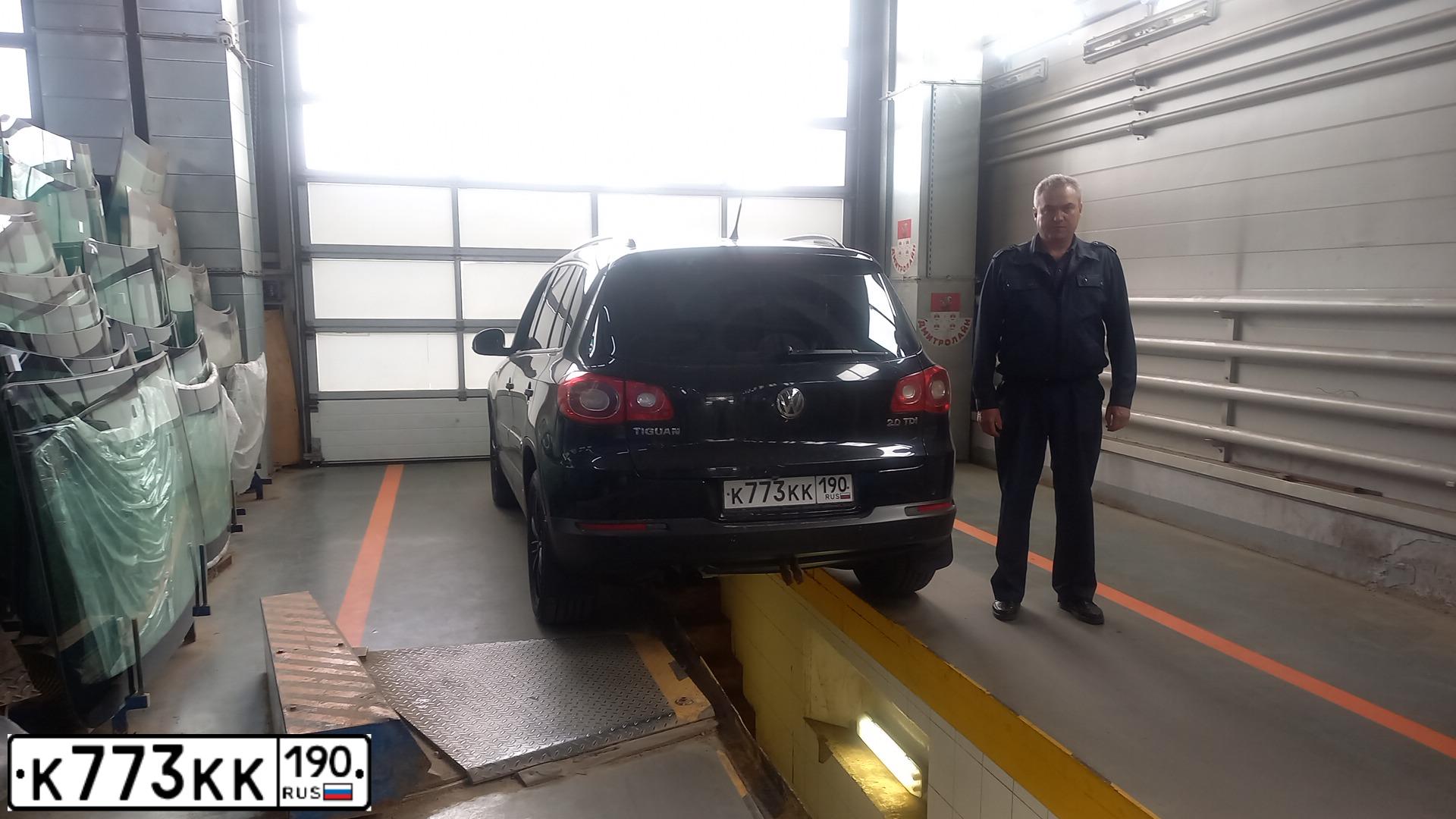 Фото автомобиля OPEL ASTRA, 2008 — госномер М037СК82. Цвет: Красный