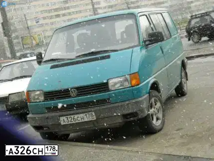 Фото автомобиля VOLKSWAGEN TRANSPORTER, 1991 — госномер Х280ВС47. Цвет: ЗЕЛЕНЫЙ