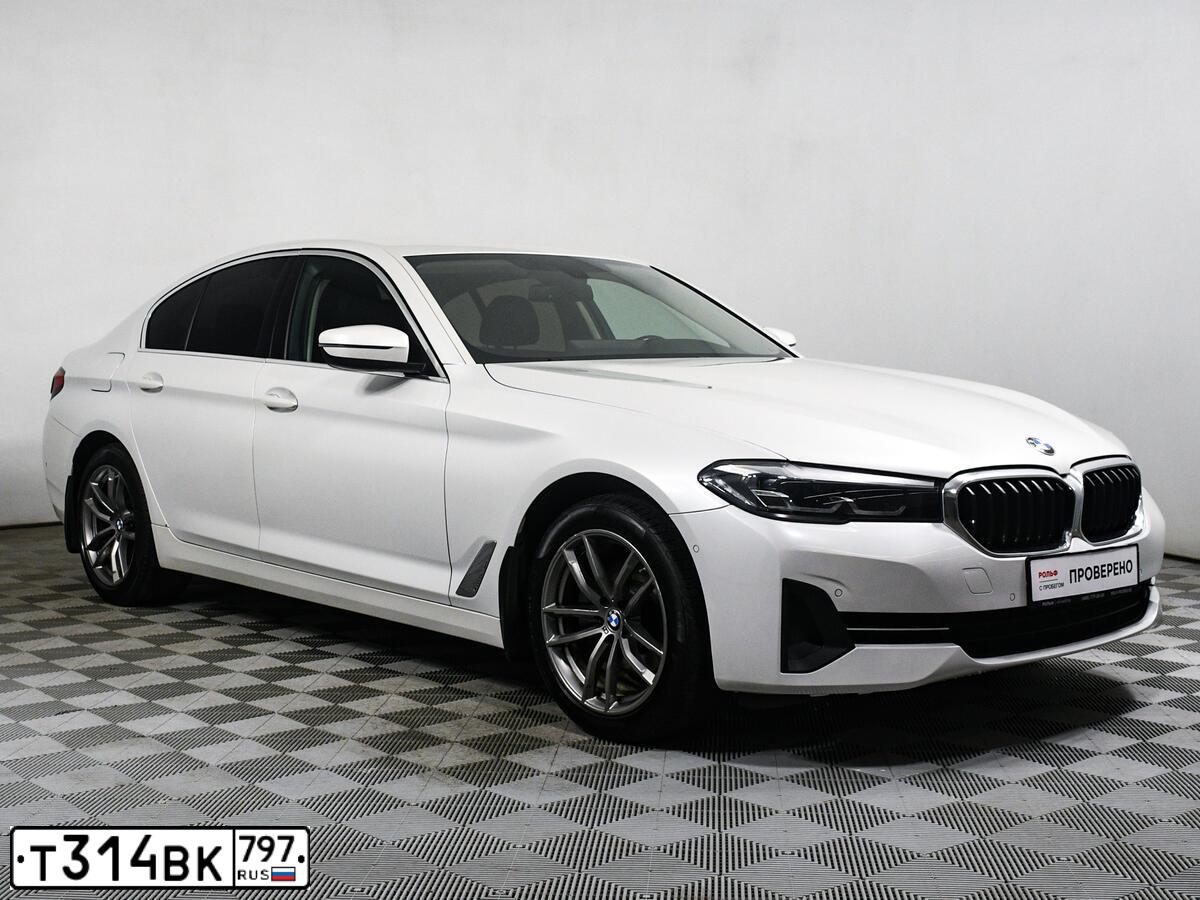 Фото автомобиля BMW 520I, 2021 — госномер Р087ЕУ550. Цвет: Белый